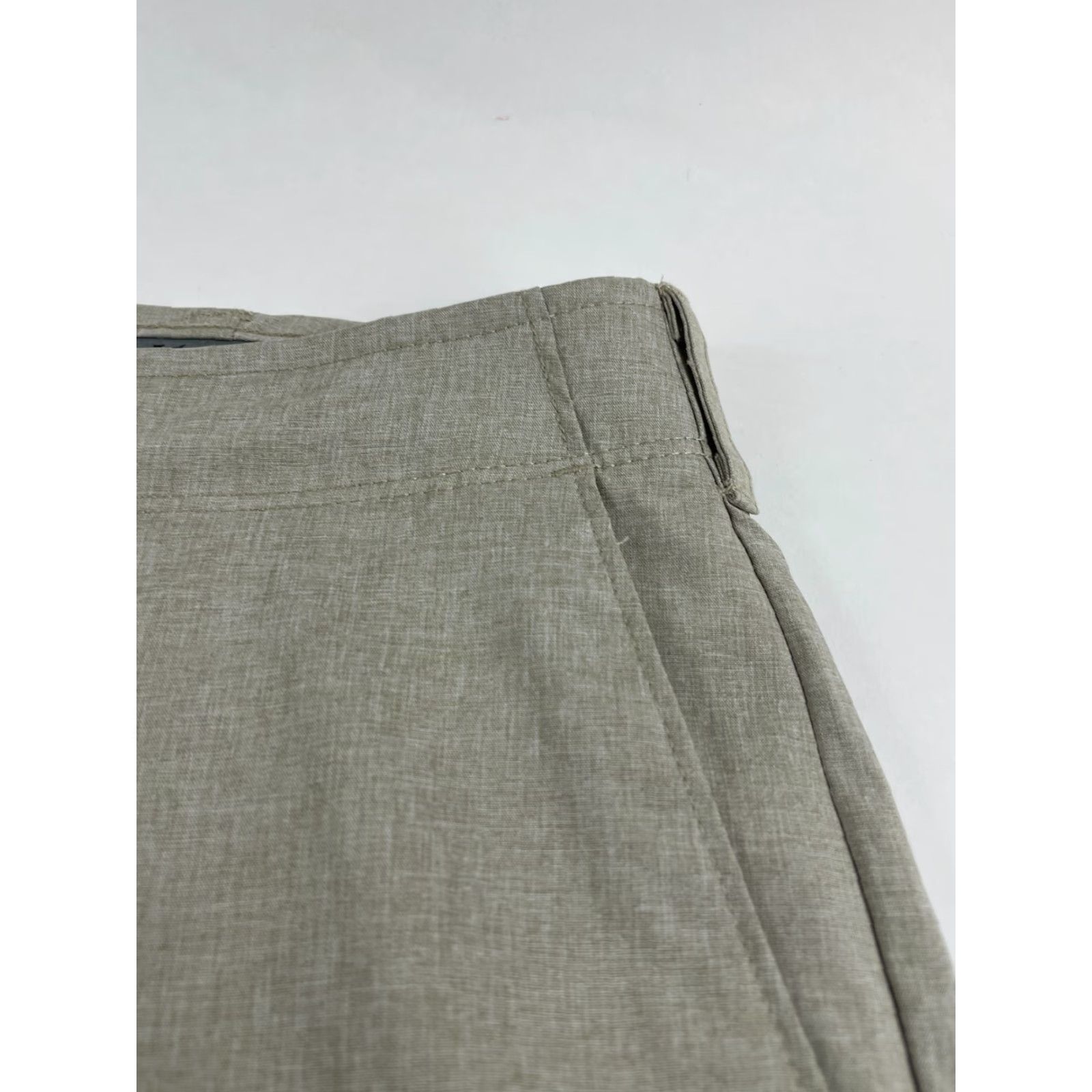 Hogan Ben Hogan Shorts Men's Size 40 Beige Flat Front Golf Outdoor Pockets RN#37763 Size US 38 / EU 54 - 2 Thumbnail