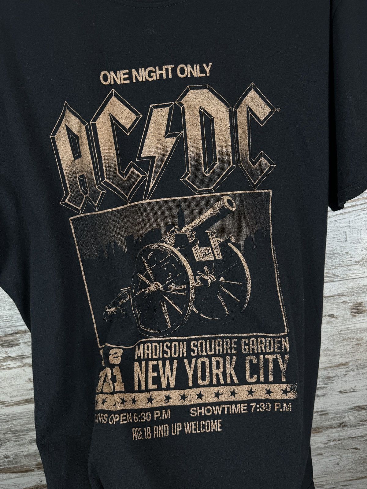 AC/DC × Band Tees × Vintage Mens Vintage AC/DC T-shirt rock band tee one night only Size US XL / EU 56 / 4 - 6 Thumbnail