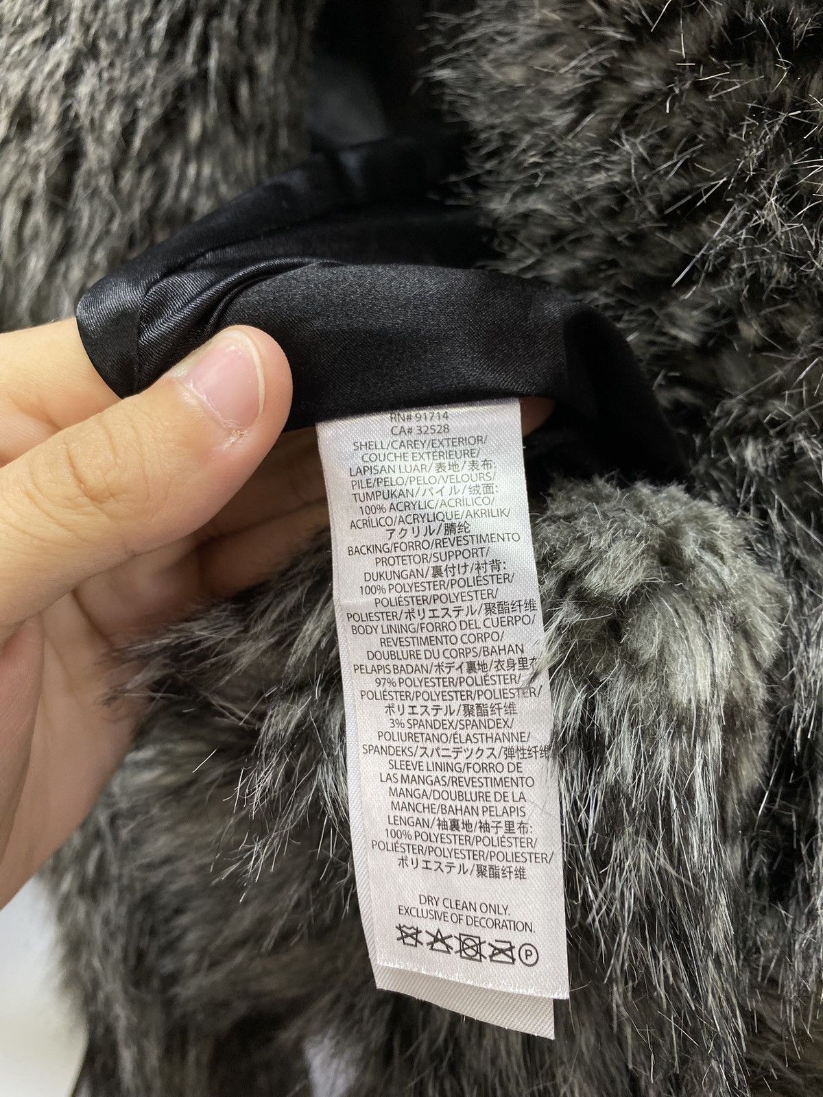 Armani × Vintage Women’s Armani Exchange Fur Coat Jacket Size M / US 6-8 / IT 42-44 - 9 Thumbnail
