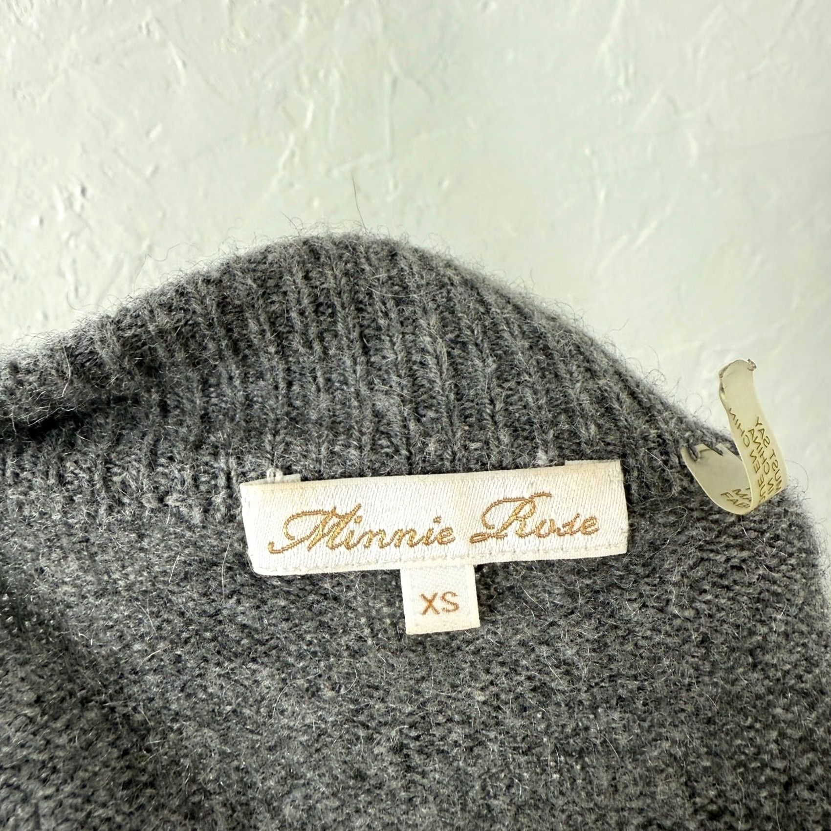 Vintage Minnie Rose Sweater Women's XS Cashmere Knit Crew neck Pullover L/S Soft F4-12 Size XS / US 0-2 / IT 36-38 - 5 Thumbnail