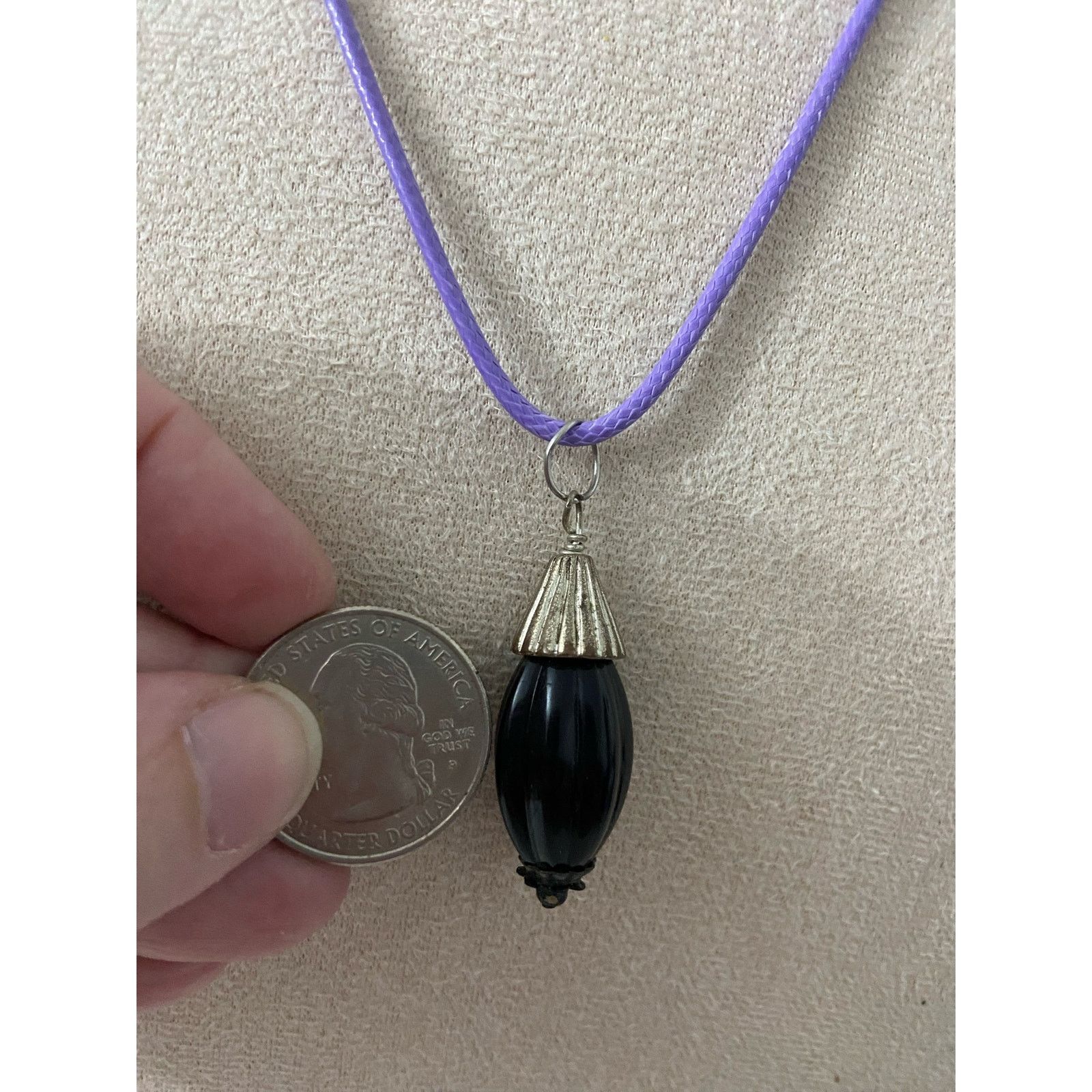 Other Upcycled black oval pendant necklace Size ONE SIZE - 2 Thumbnail