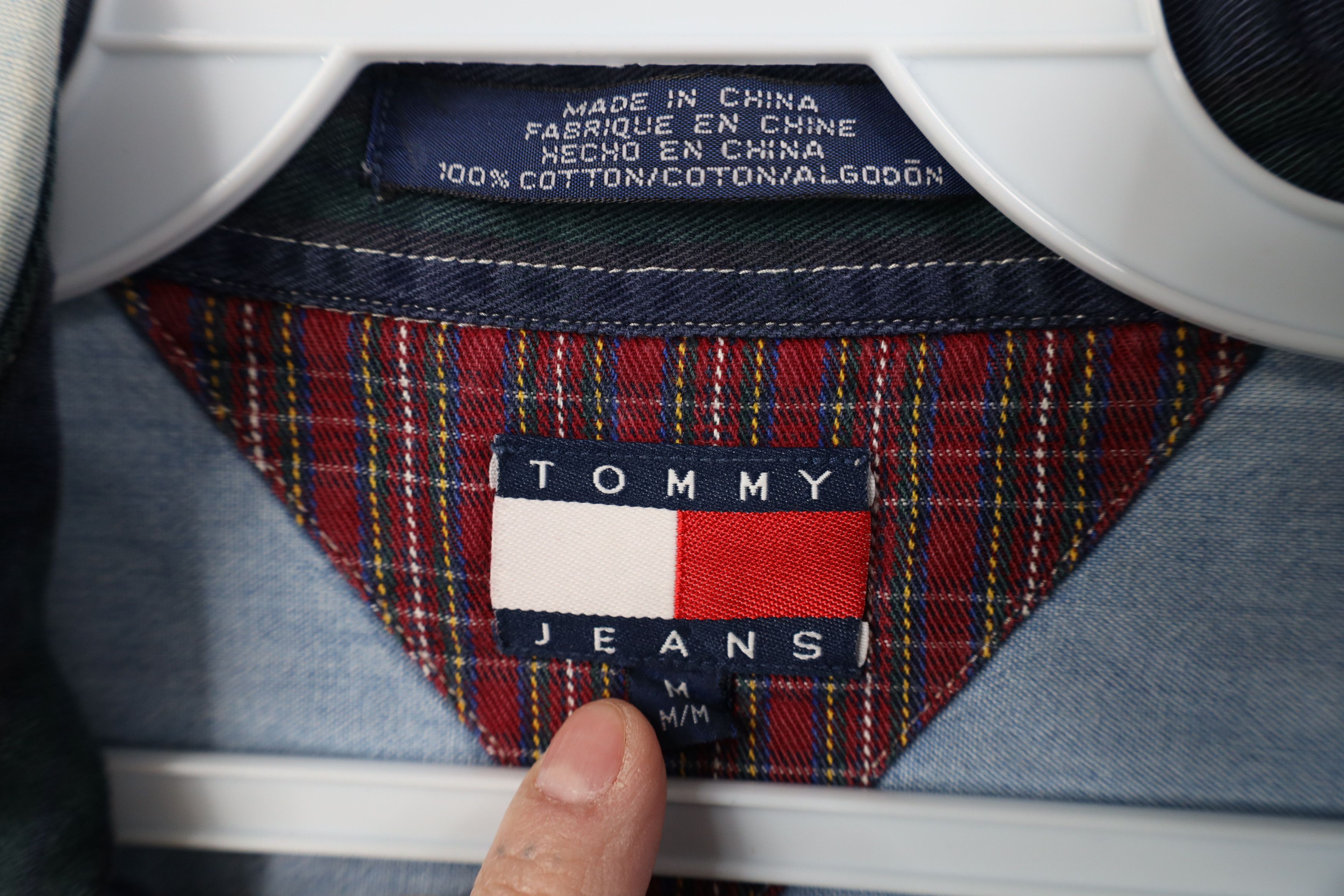 Tommy Hilfiger Vintage 90s Tommy Hilfiger Spell Out Baggy Button Down Shirt Size US M / EU 48-50 / 2 - 13 Thumbnail