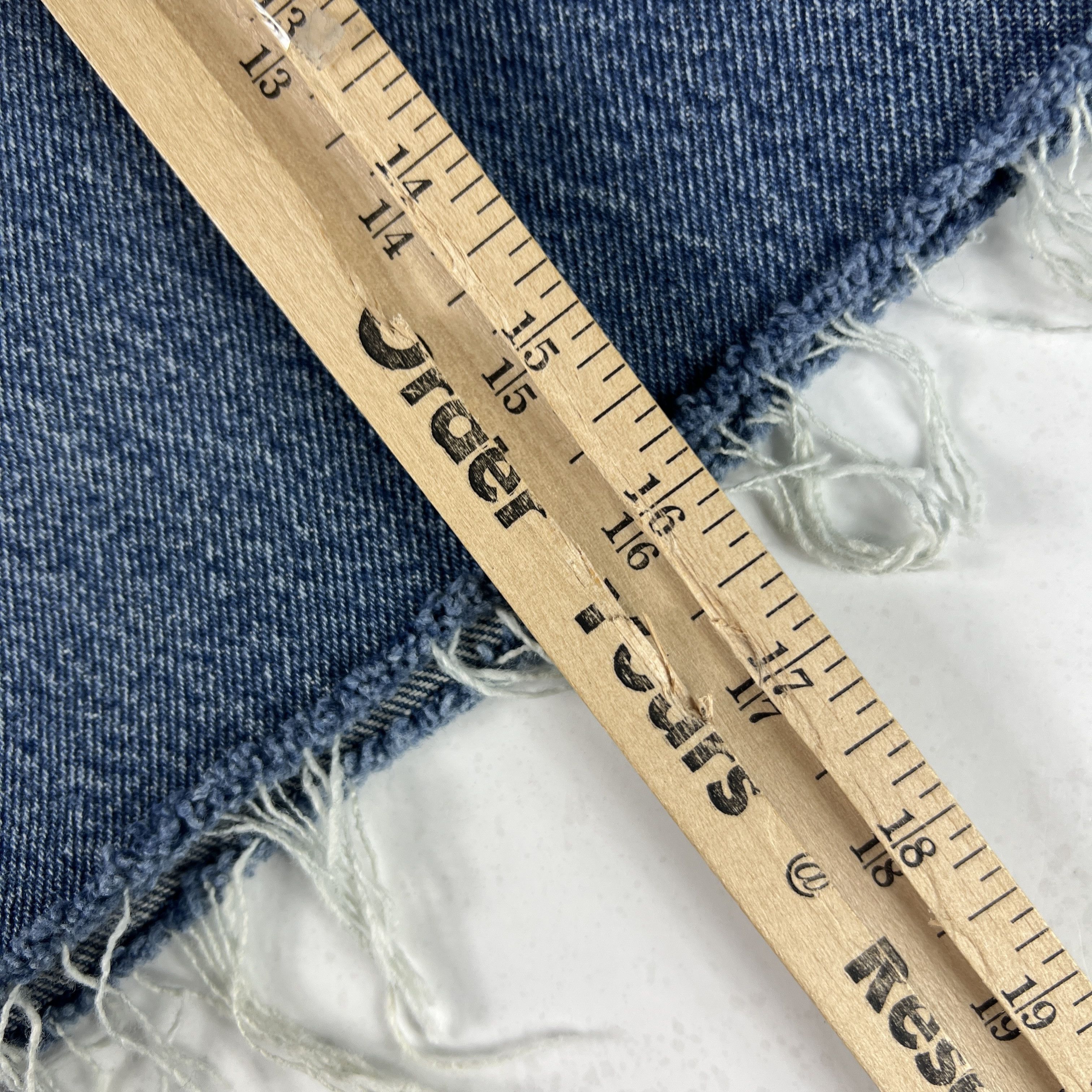 Levi's Levi's Jean Shorts 550 Relaxed Bermuda Cut Off Cotton Jorts Size US 33 - 12 Thumbnail