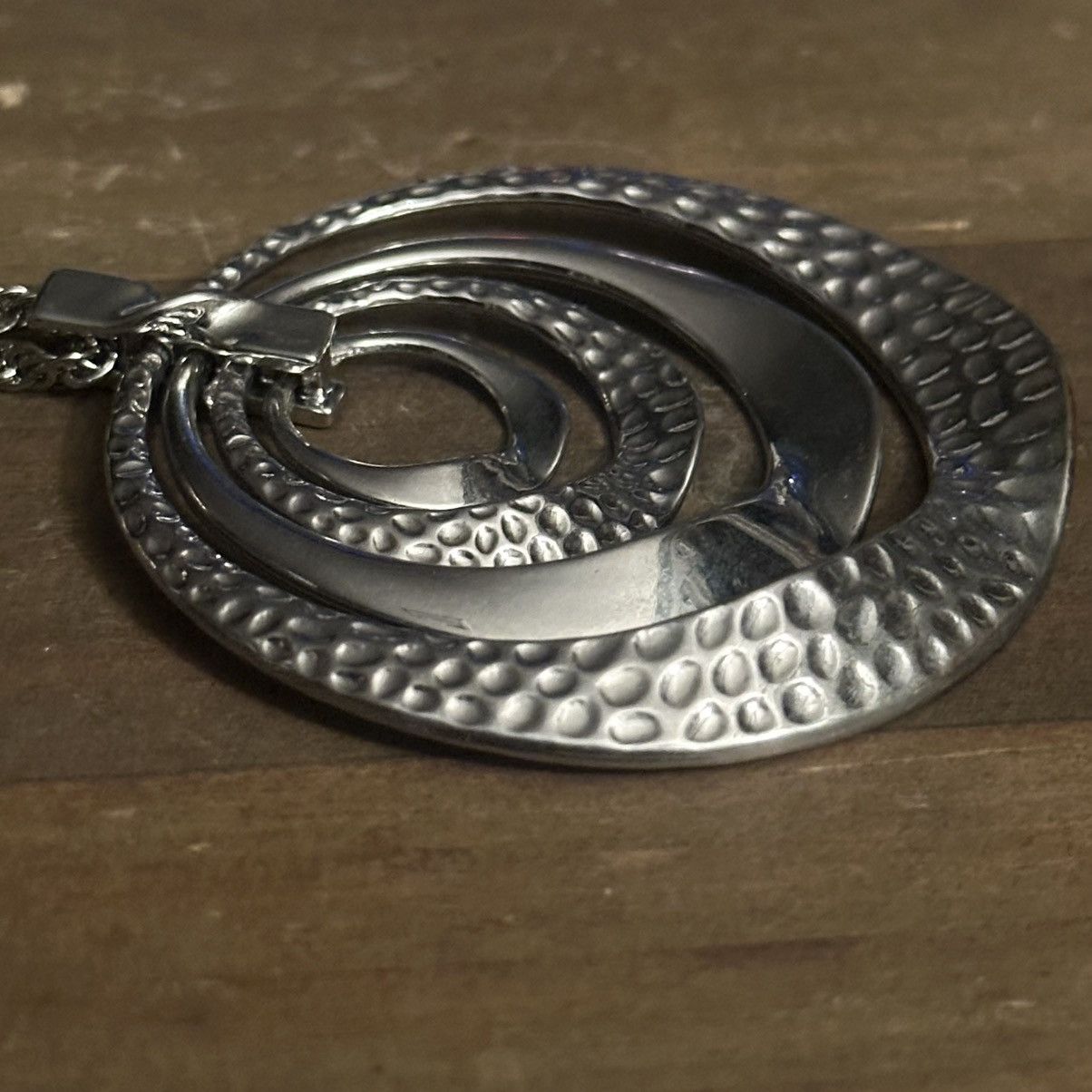 Other Silver tone hammered concentric circular pendant necklace Size ONE SIZE - 5 Thumbnail