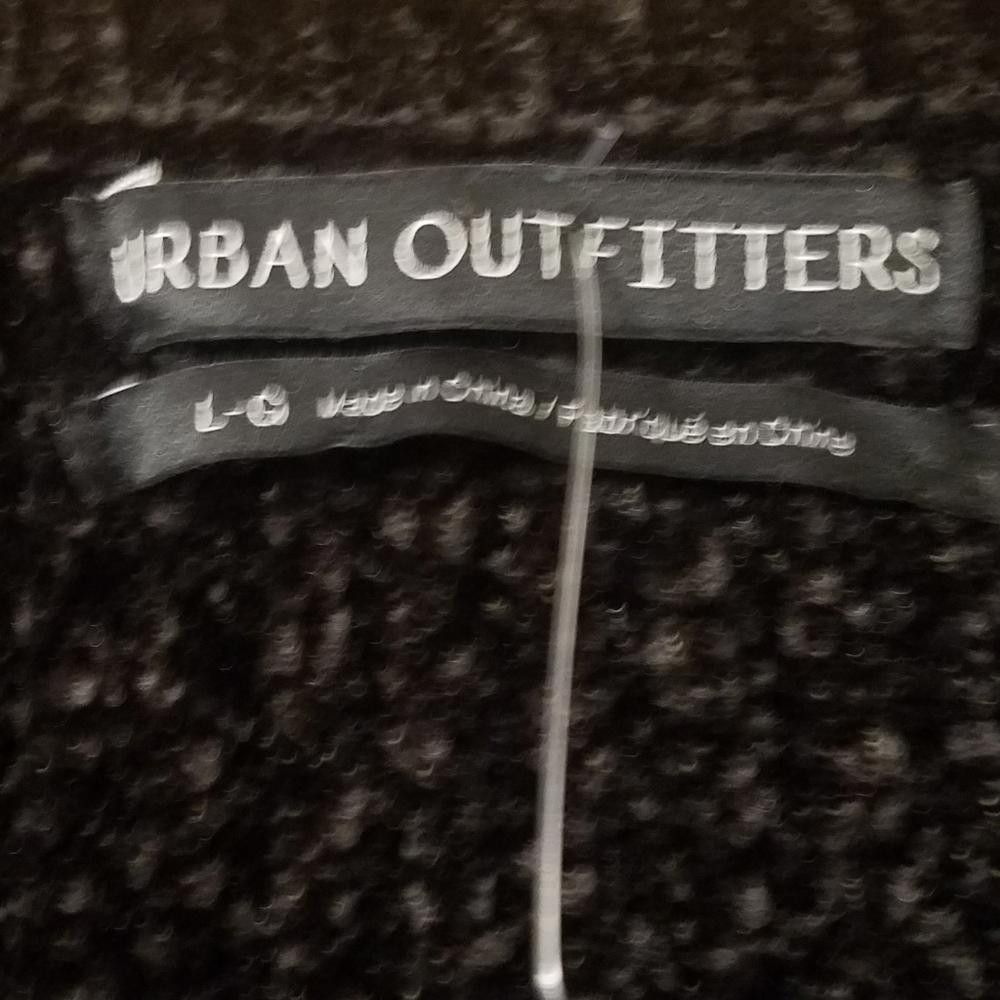 Urban Outfitters NWOT Urban Outfitters Black V-Neck Sweater Size Large Size L / US 10 / IT 46 - 2 Thumbnail