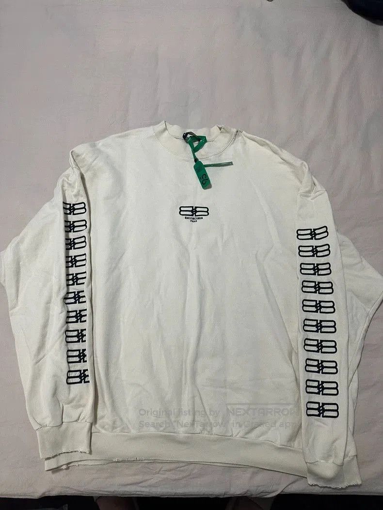 Balenciaga Balenciaga FW22 Logo Embroidered Sweatshirt. Size US M / EU 48-50 / 2 - 1 Thumbnail