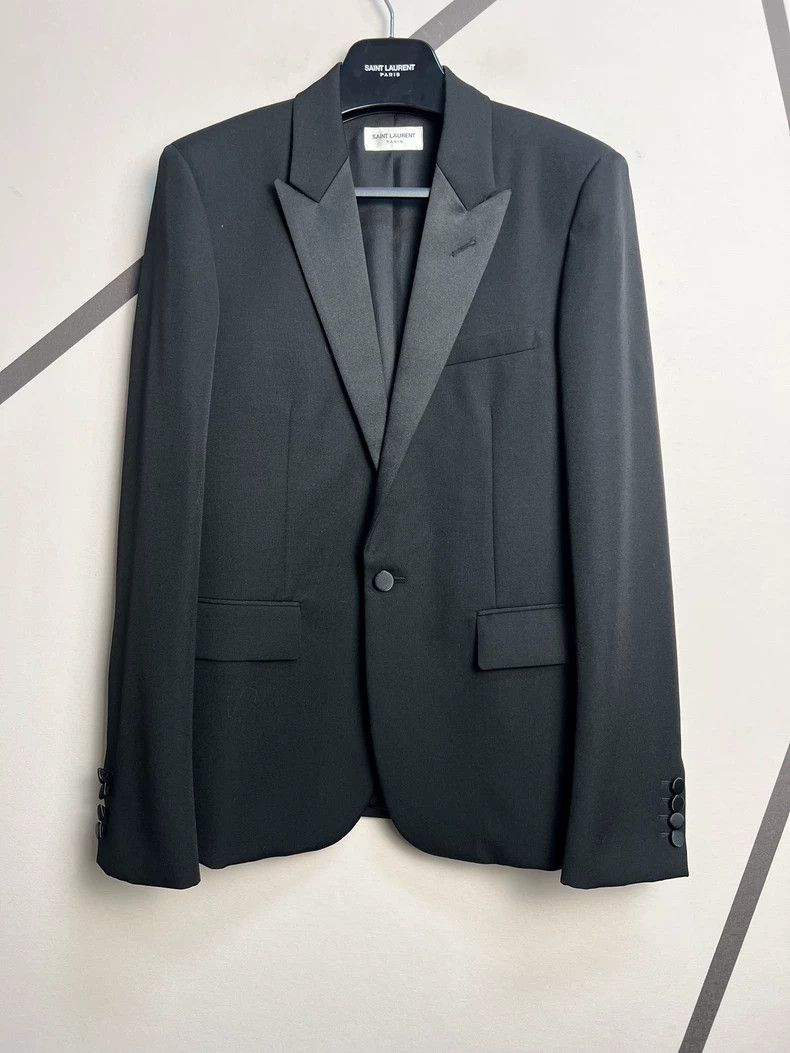 Saint Laurent Paris Fall/Winter 20 Satin Sword Collar Blac