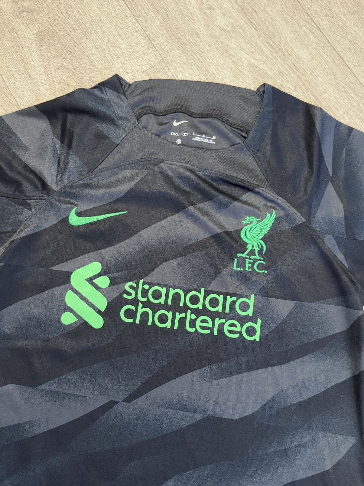 Nike 🔷Nike Liverpool 2023/24 Goalkeeper Soccer jersey🔷 Size US S / EU 44-46 / 1 - 3 Thumbnail