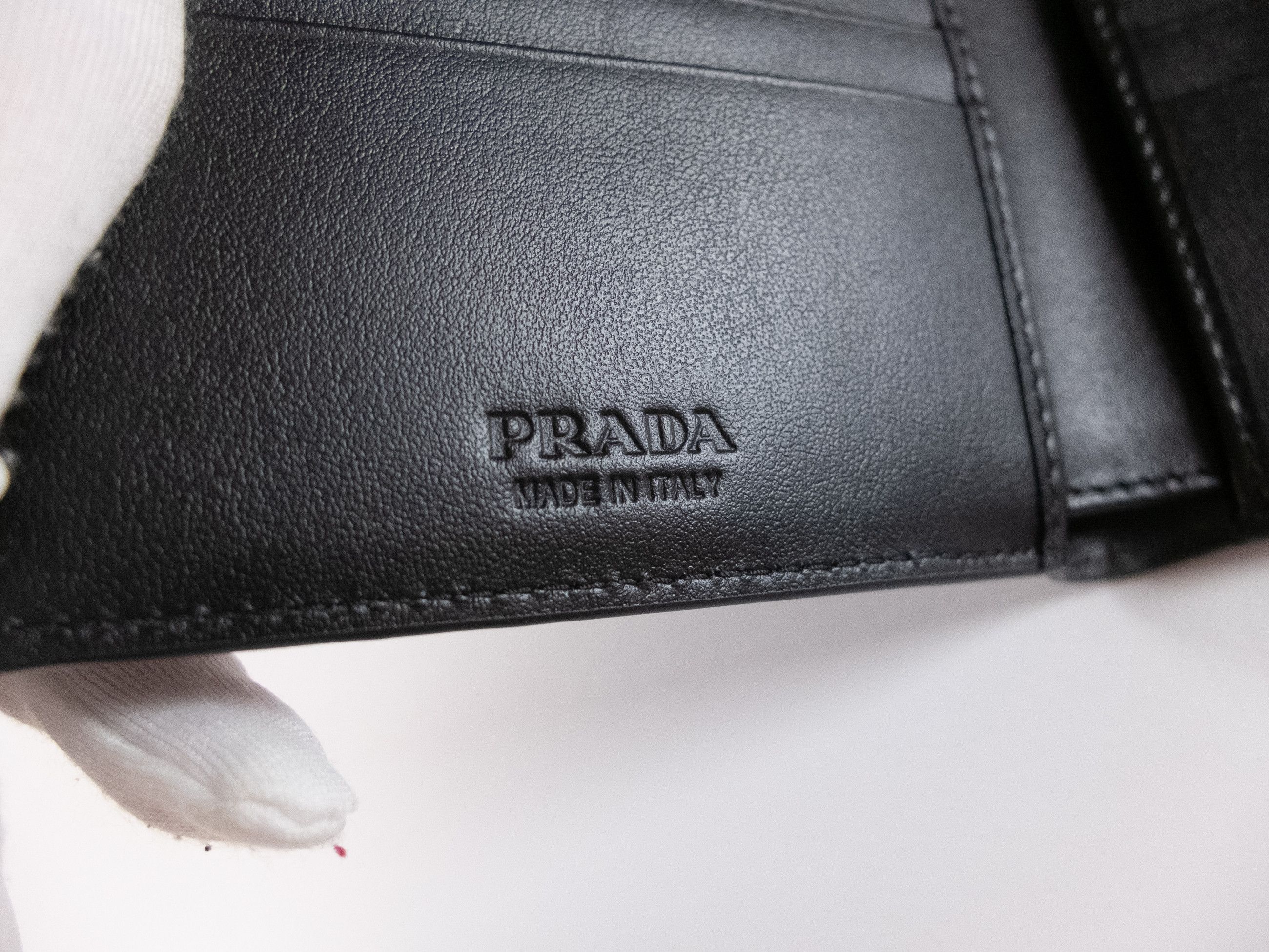 Prada PRADA black enamel triangle logo leather bifold wallet Size ONE SIZE - 6 Thumbnail