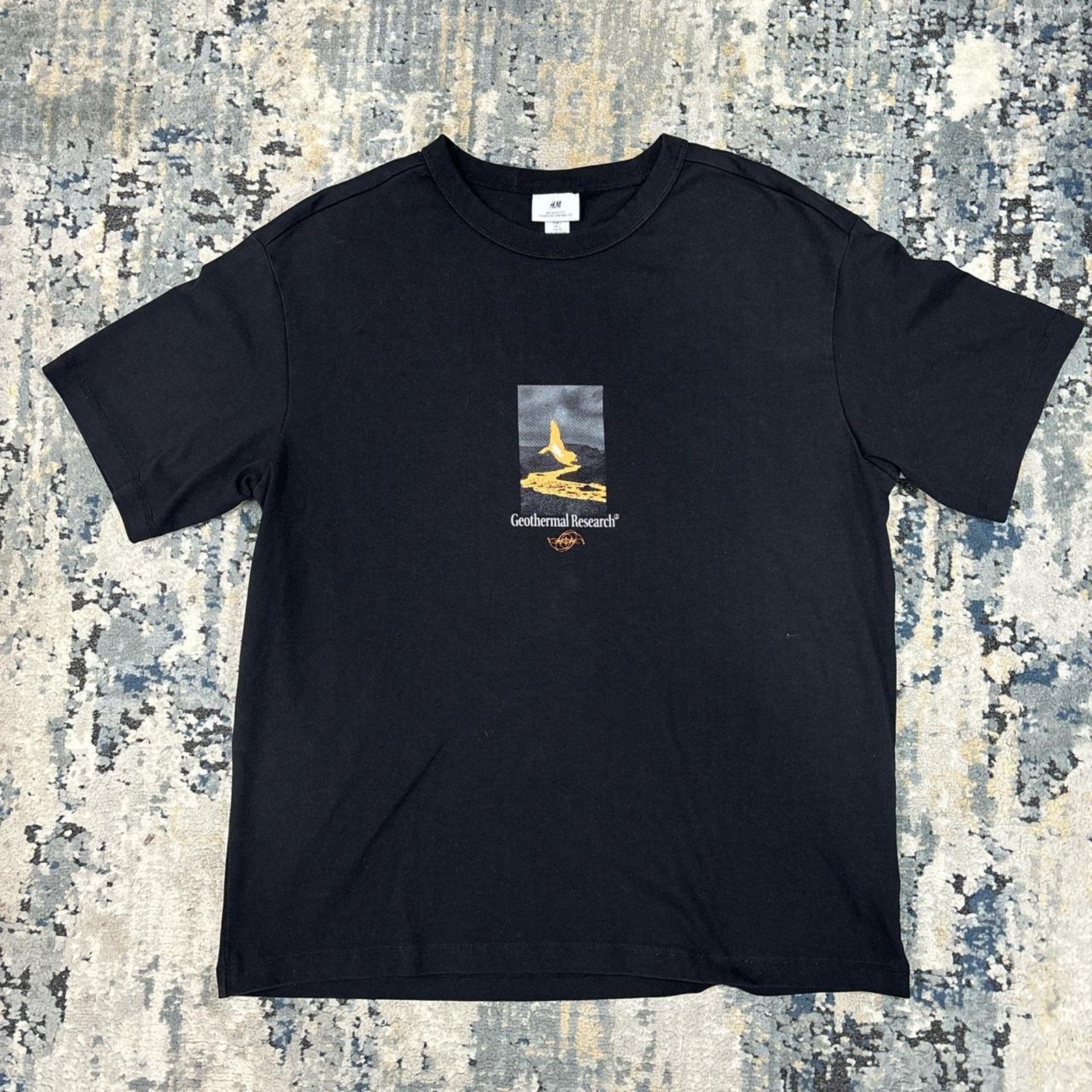 H&M Graphic volcano tshirt Size US L / EU 52-54 / 3 - 2 Thumbnail