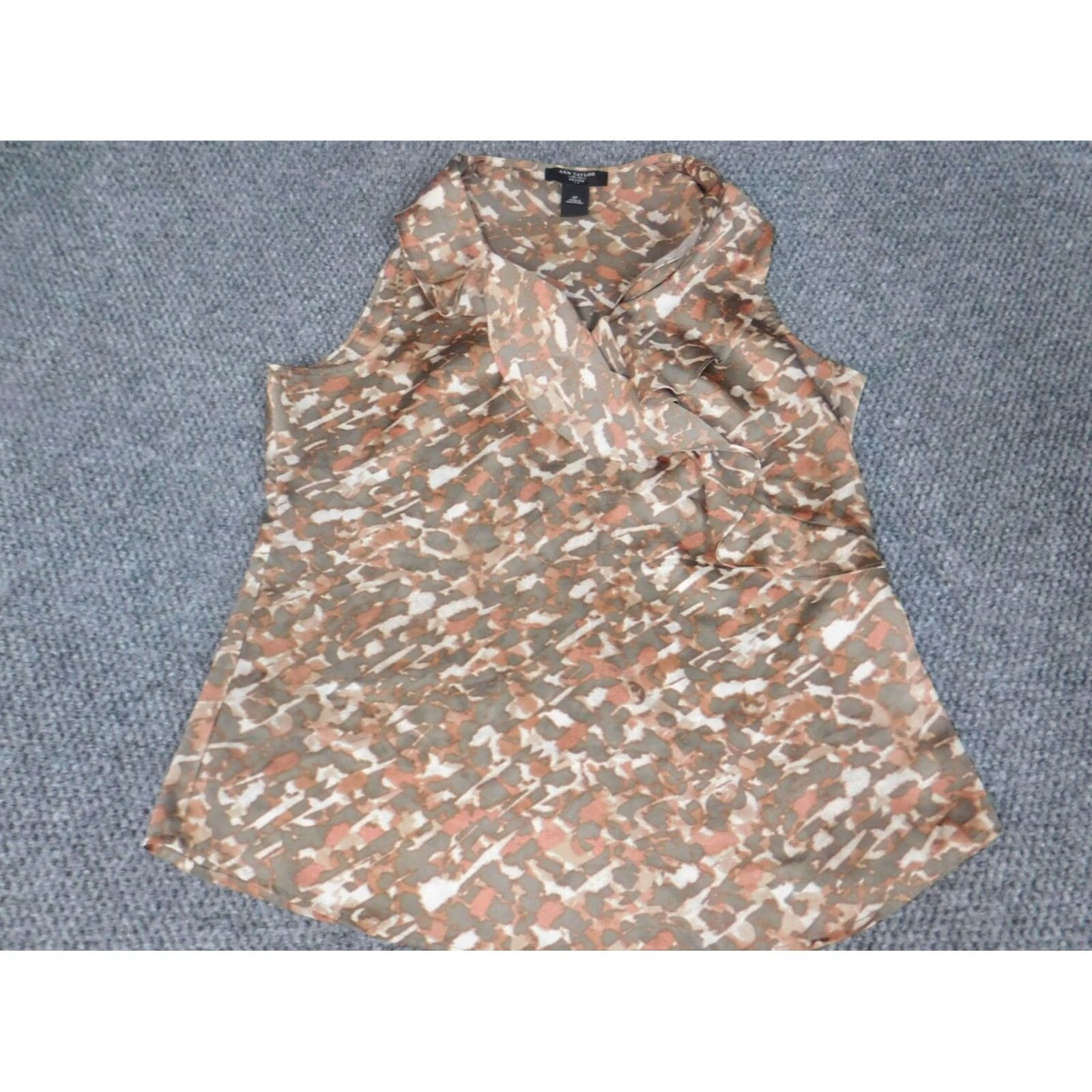 Ann Taylor Ann Taylor Blouse Womens 12P Petite Brown Pullover Sleeveless Collared Button Polyester Casual Shirt Size XL / US 12-14 / IT 48-50 - 3 Thumbnail