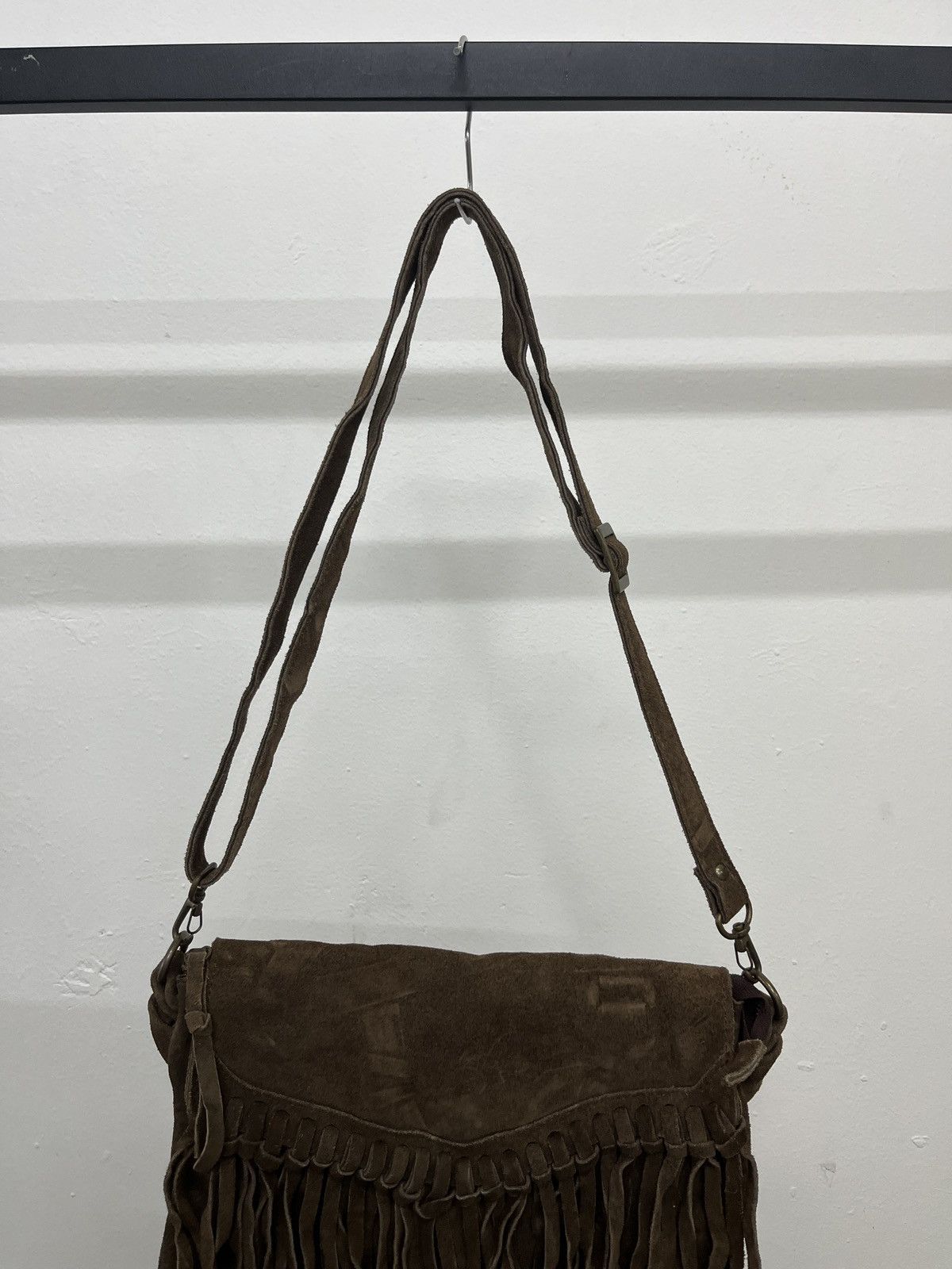 GOA 2000s GOA Fringe Brown Cowhide Suede Leather Sling Bag Size ONE SIZE - 5 Thumbnail