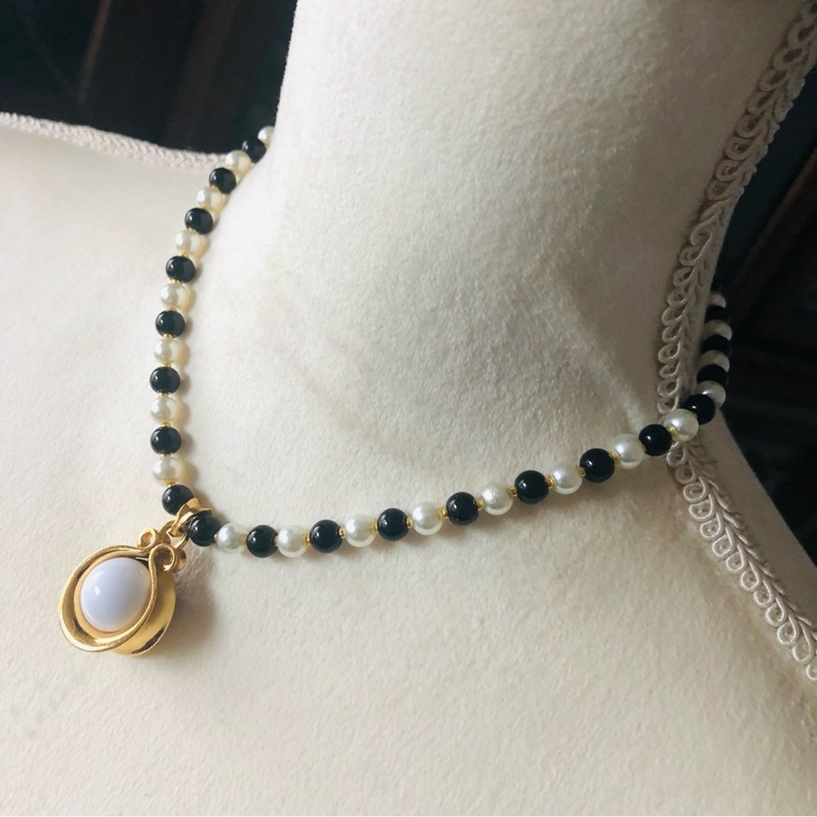 Handmade Handcrafted repurpose framed pearl pendant necklace Size ONE SIZE - 6 Thumbnail