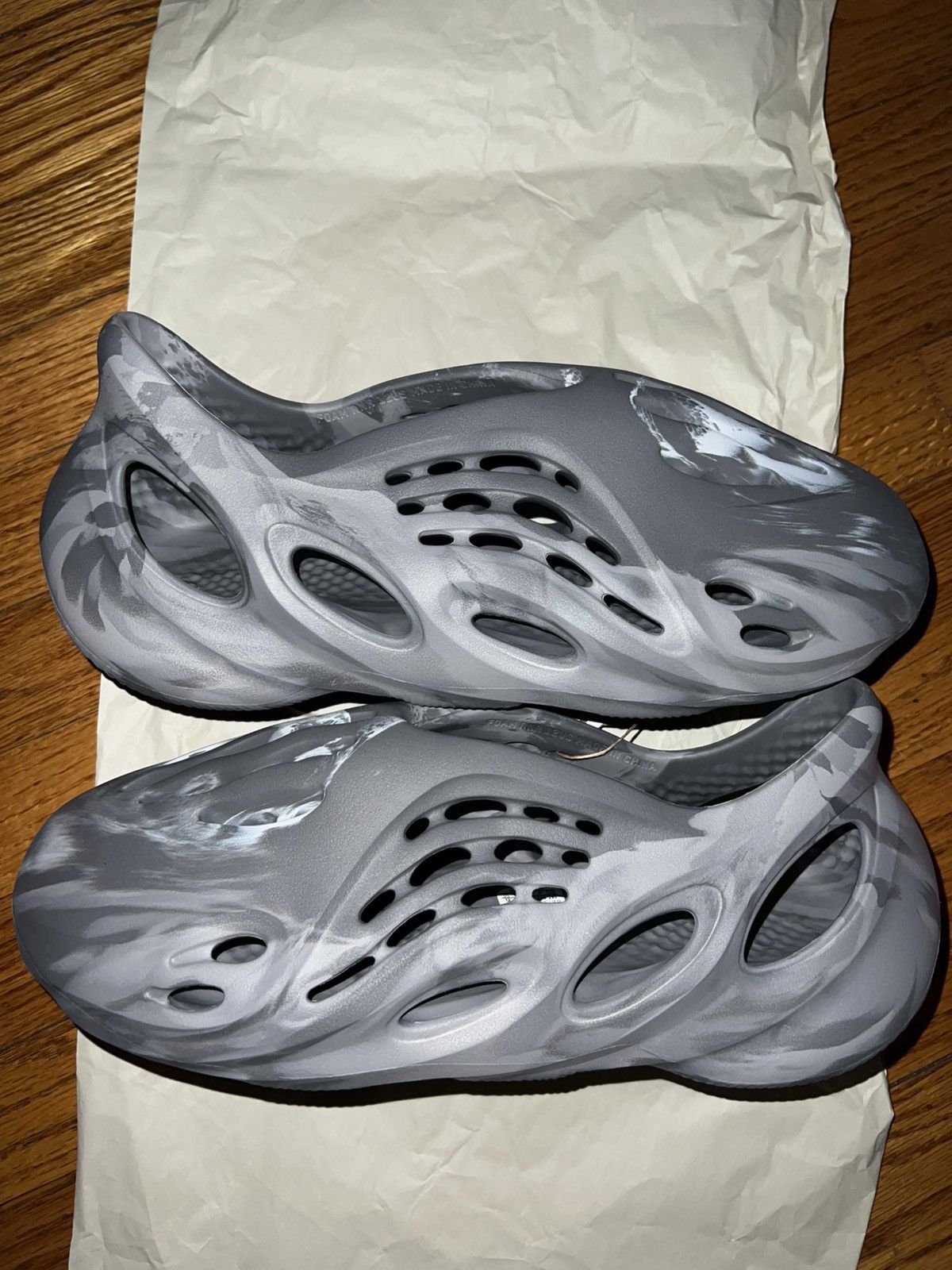 adidas Men’s Yeezy Foam RNR MX Granite Size 12 IE4931 Footwear