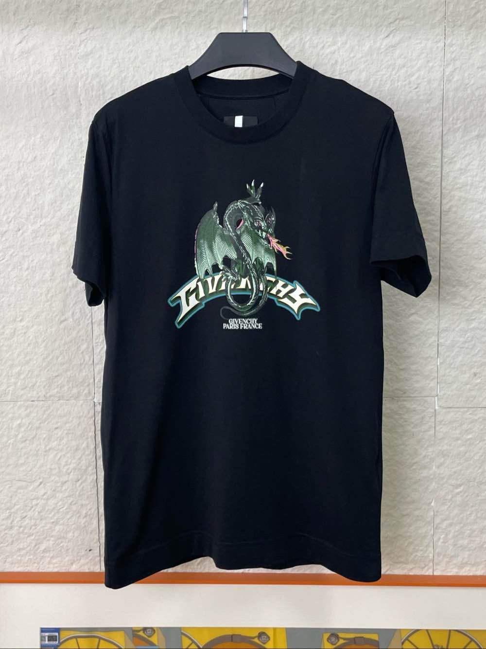 Givenchy Givenchy Dragon Graphic T-Shirt Size S Size S / US 4 / IT 40 - 1 Thumbnail