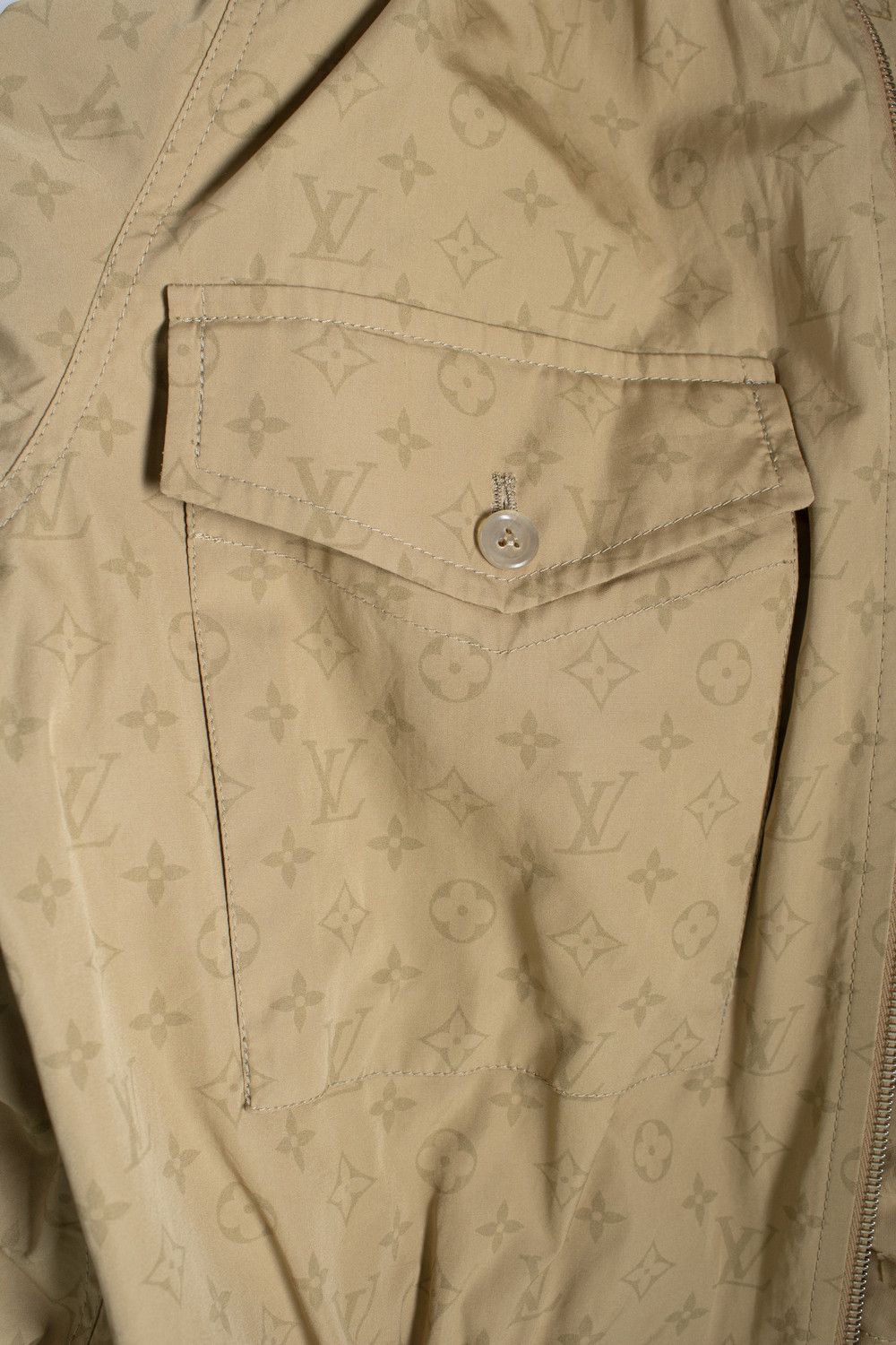 Louis Vuitton Louis Vuitton, Beige monogram bomber Size S / US 4 / IT 40 - 7 Thumbnail