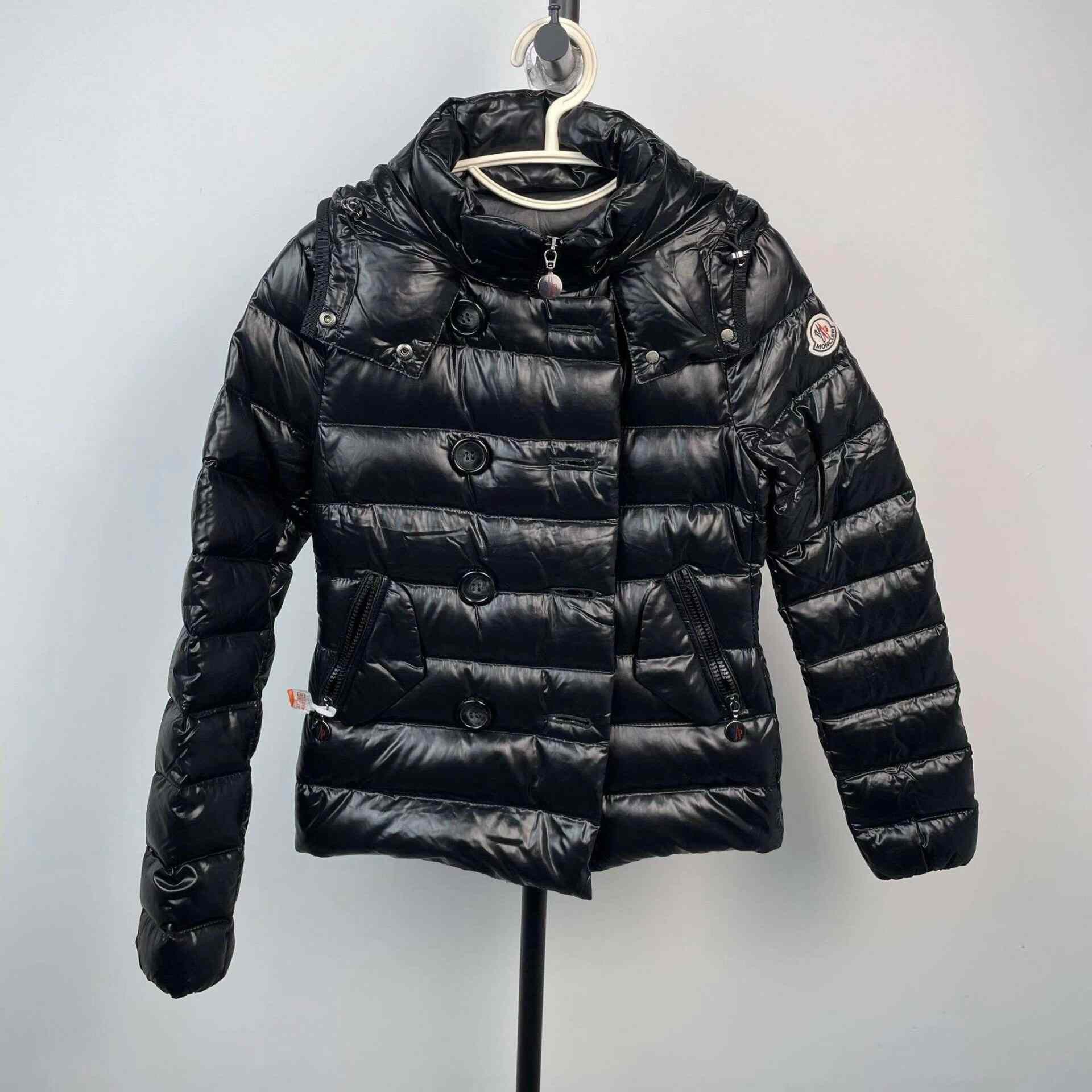Moncler Moncler Down Black Down Jacket M Women Size M / US 6-8 / IT 42-44 - 1 Thumbnail