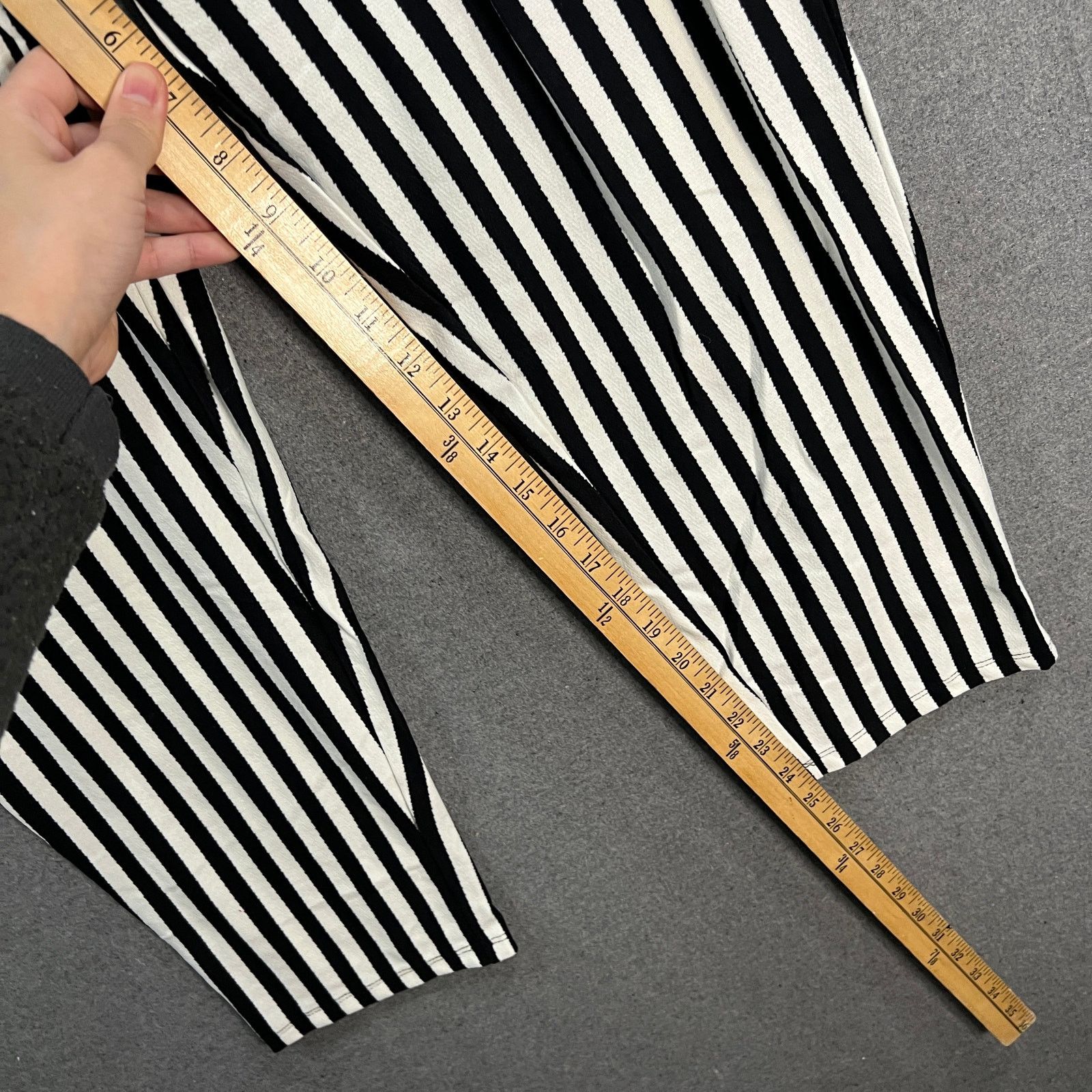 Other AnyBody Yarn Dued Textured Jersey Tapered Lea Pant with Tie Size 30" / US 8 / IT 44 - 8 Thumbnail