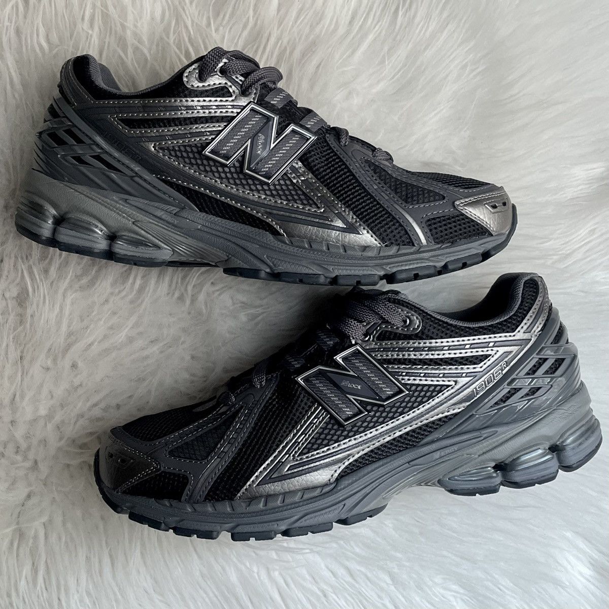 New Balance New Balance 1906R Phantom Dark Grey Metallic Silver Size US 8 / EU 41 - 3 Thumbnail