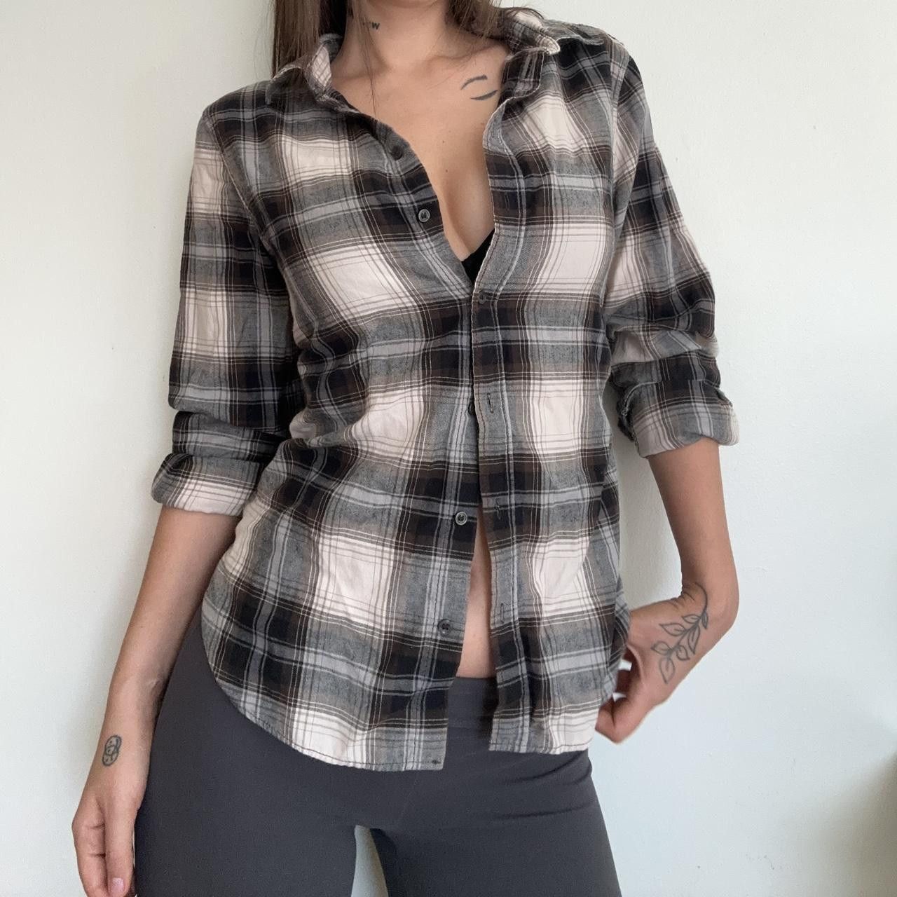 H&M Vintage H&M Plaid Button-Up shirt grey, brown white women’s Size S / US 4 / IT 40 - 2 Thumbnail