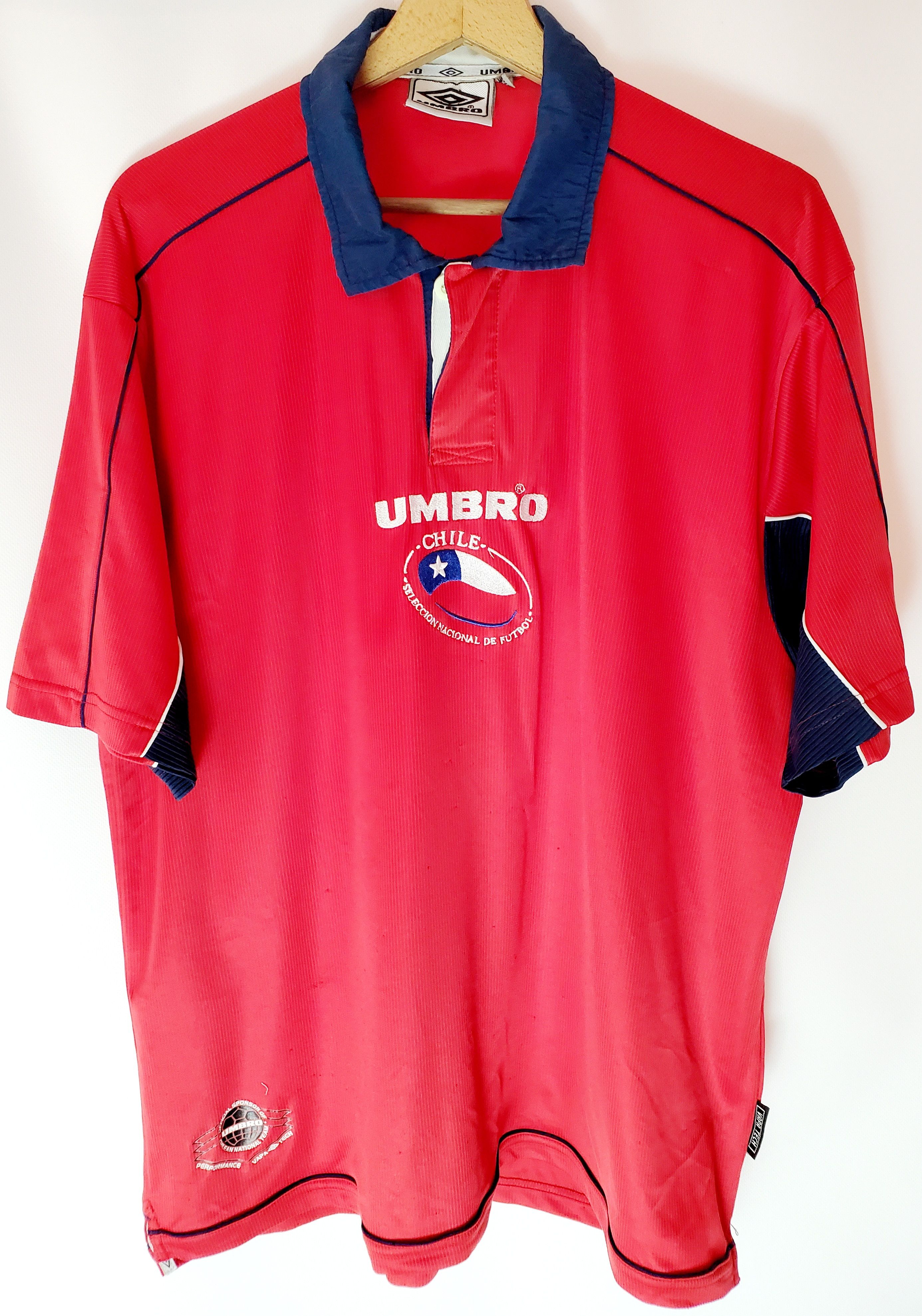 Umbro × Vintage Vintage 90s Umbro Chile National soccer jersey size Xl Size US XL / EU 56 / 4 - 1 Thumbnail