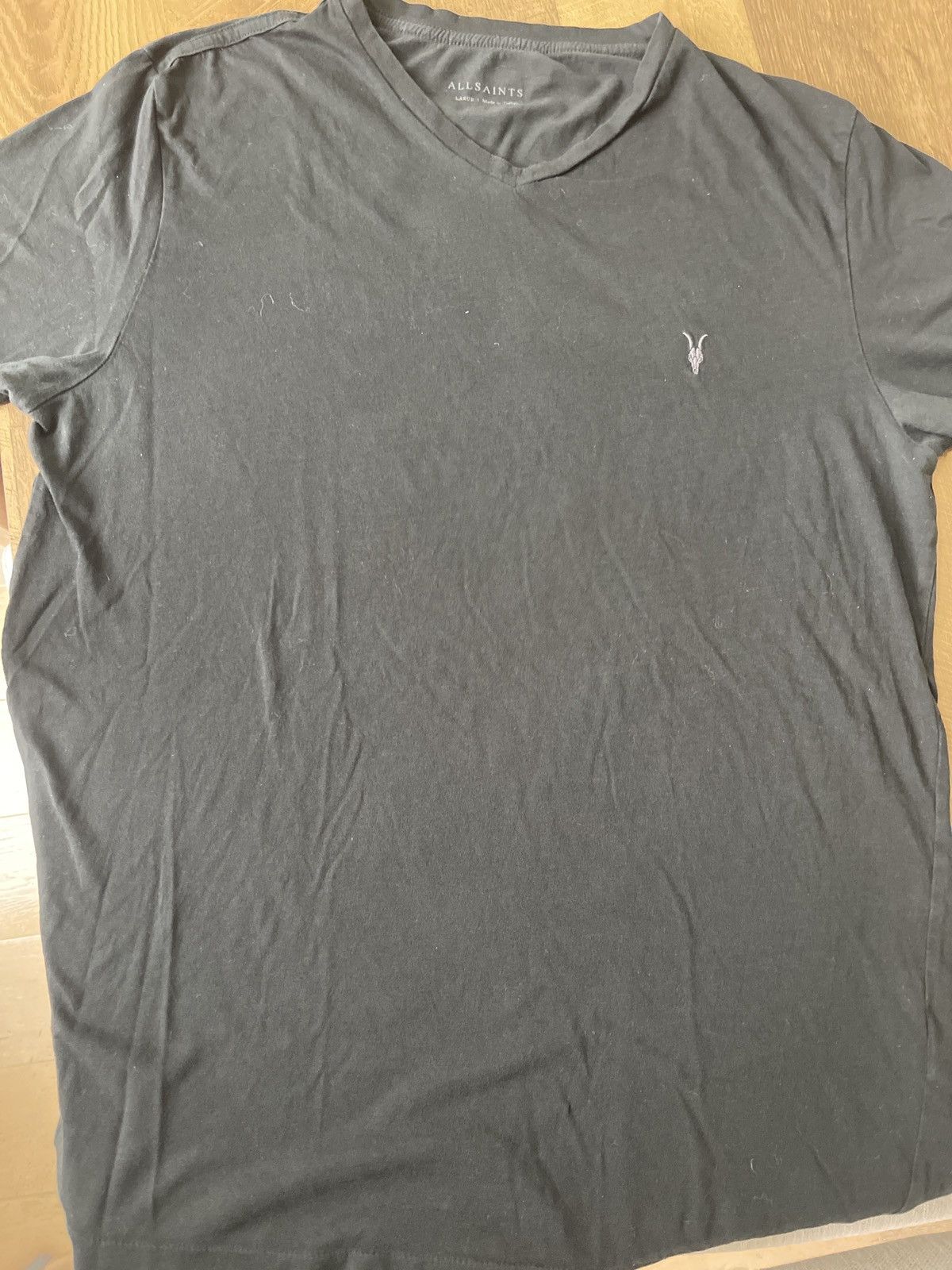 Allsaints AllSaints Black V-Neck Ramskull Logo T-Shirt – Size L Size US L / EU 52-54 / 3 - 4 Thumbnail