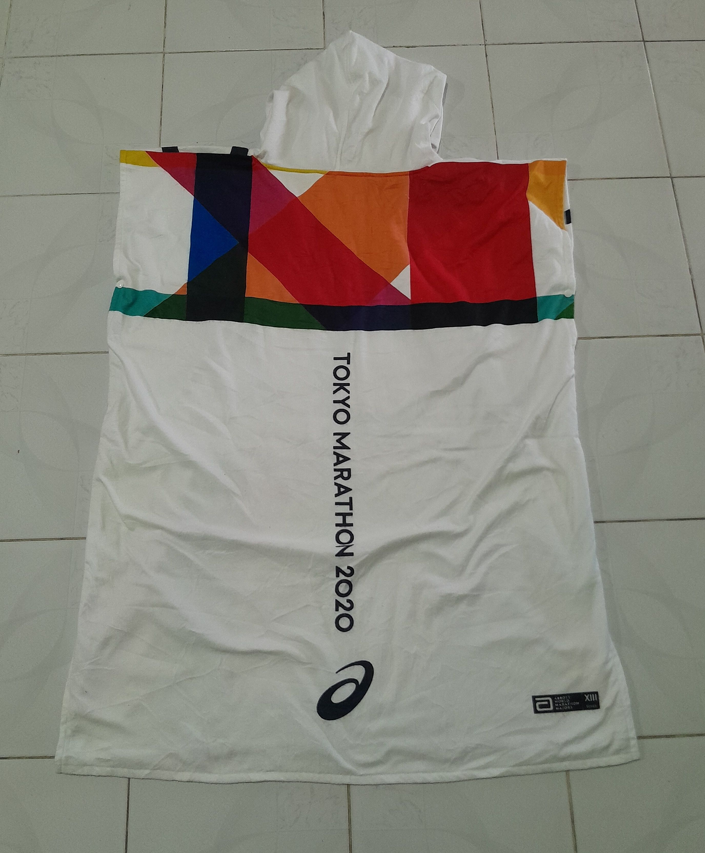 Asics ASICS Tokyo Marathon 2020 Finisher Hooded Poncho Towel OS Size US L / EU 52-54 / 3 - 2 Thumbnail