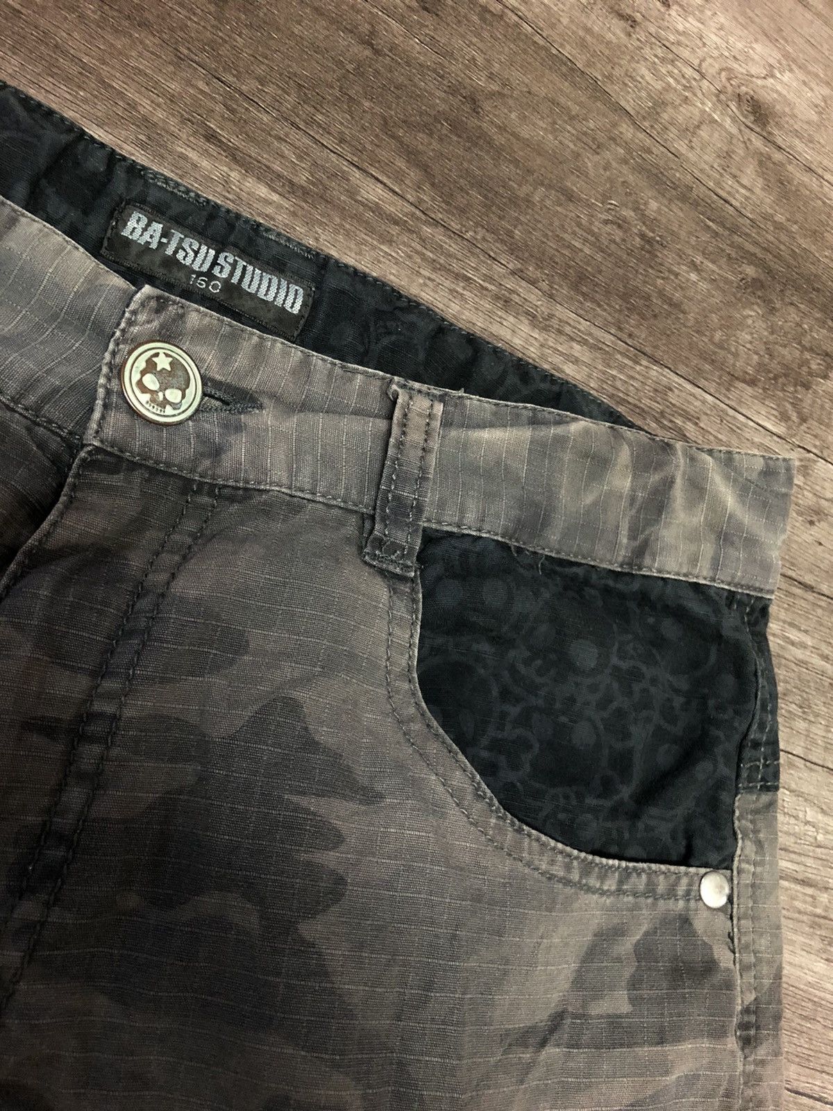 Designer × Japanese Brand BA-TSU STUDIO SKULL DESIGN CAMO SHORT PANTS Size US 30 / EU 46 - 9 Thumbnail
