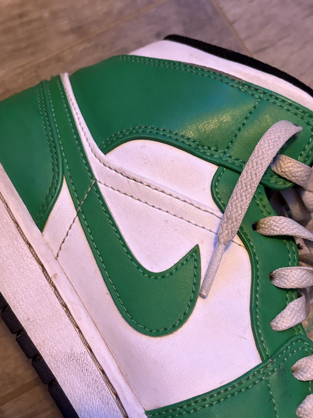 Jordan Brand × Nike Air Jordan 1 mid Lucky Green size-9 Size US 9 / EU 42 - 3 Thumbnail