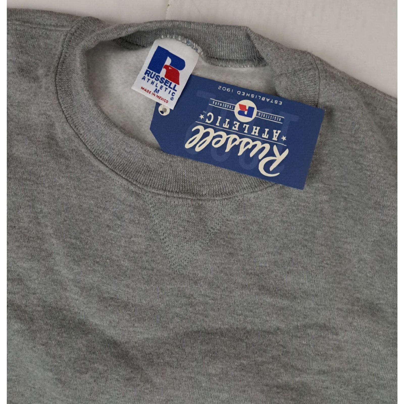 Russell Athletic VINTAGE Russell Sweatshirt Unisex Adults M Gray Pullover All Seasons NWT Grey Medium Sweatshirt Size US M / EU 48-50 / 2 - 2 Thumbnail