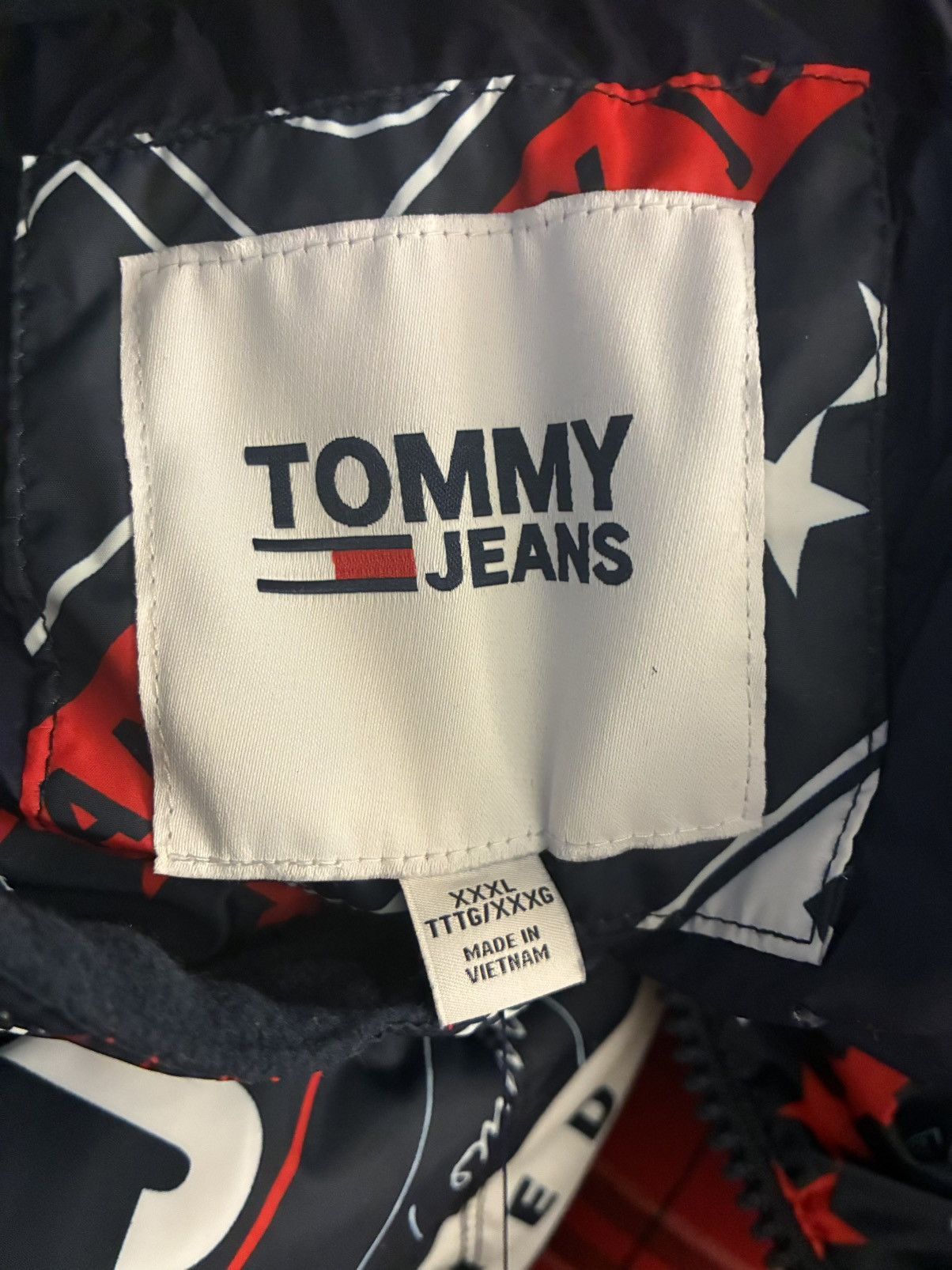 Tommy Hilfiger Tommy Hilfiger red and black puffer jacket Size: XXXL Size US XXL / EU 58 / 5 - 3 Thumbnail