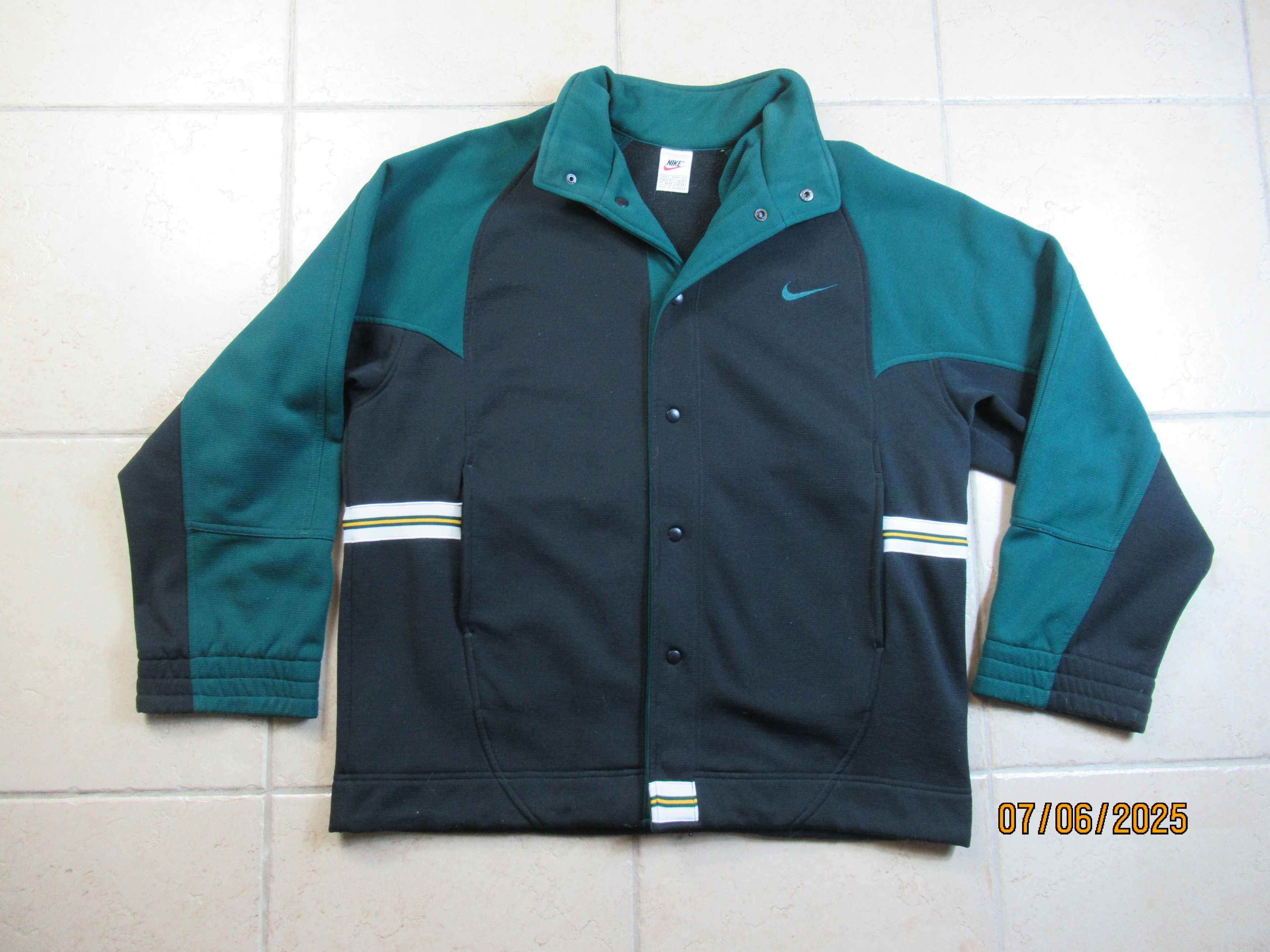 Nike Nike black/green jacket Size US L / EU 52-54 / 3 - 1 Thumbnail