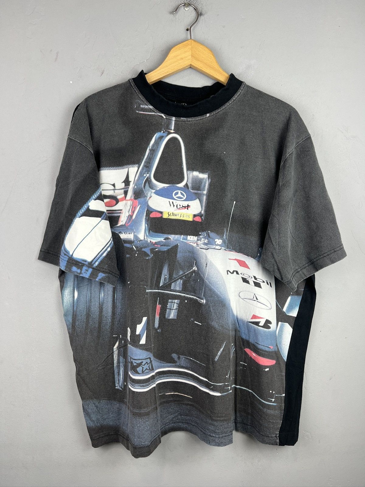 Mercedes-Benz 90s Vintage Mika Hakkinen Mercedes Benz F1 Racing T-Shirt Size US XL / EU 56 / 4 - 1 Thumbnail