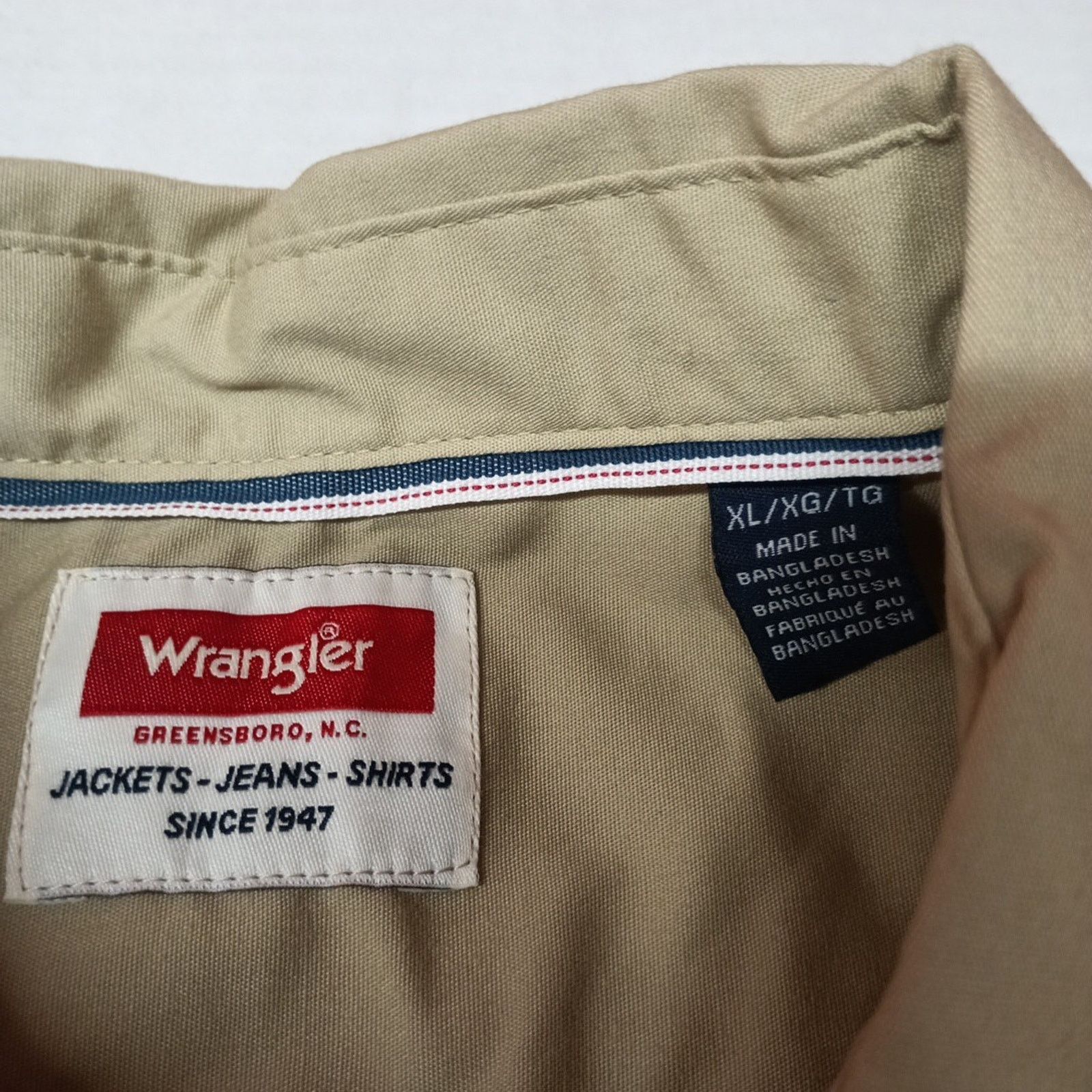 Wrangler Wrangler Men's Relaxed Fit Woven Button Shirt Size XL Khaki Size US XL / EU 56 / 4 - 3 Thumbnail