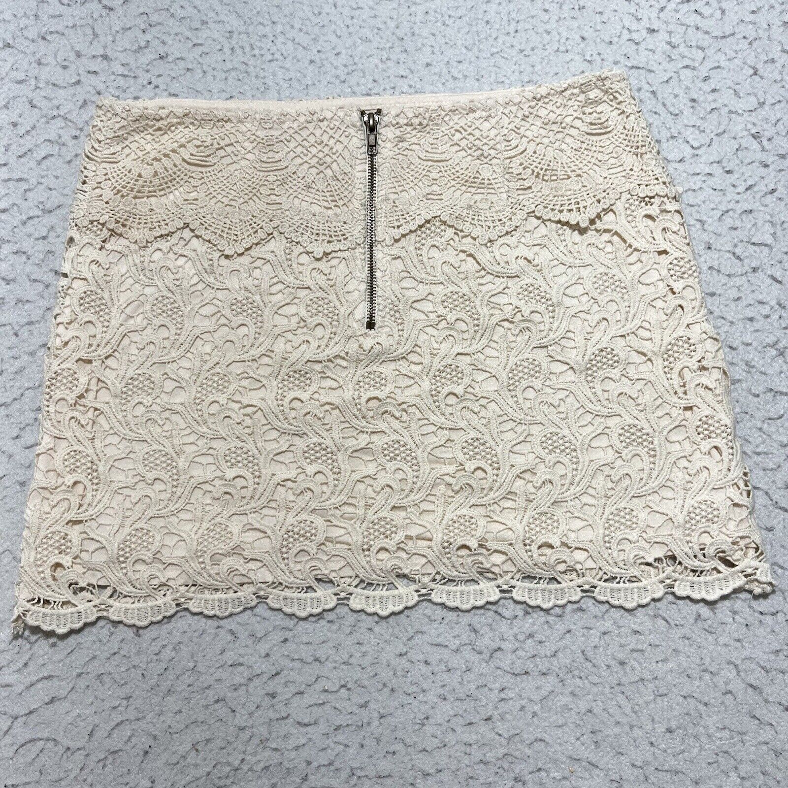 Urban Outfitters Pins and Needles Lace Crochet Mini Skirt Urban Outfitters Size 30" / US 8 / IT 44 - 9 Thumbnail