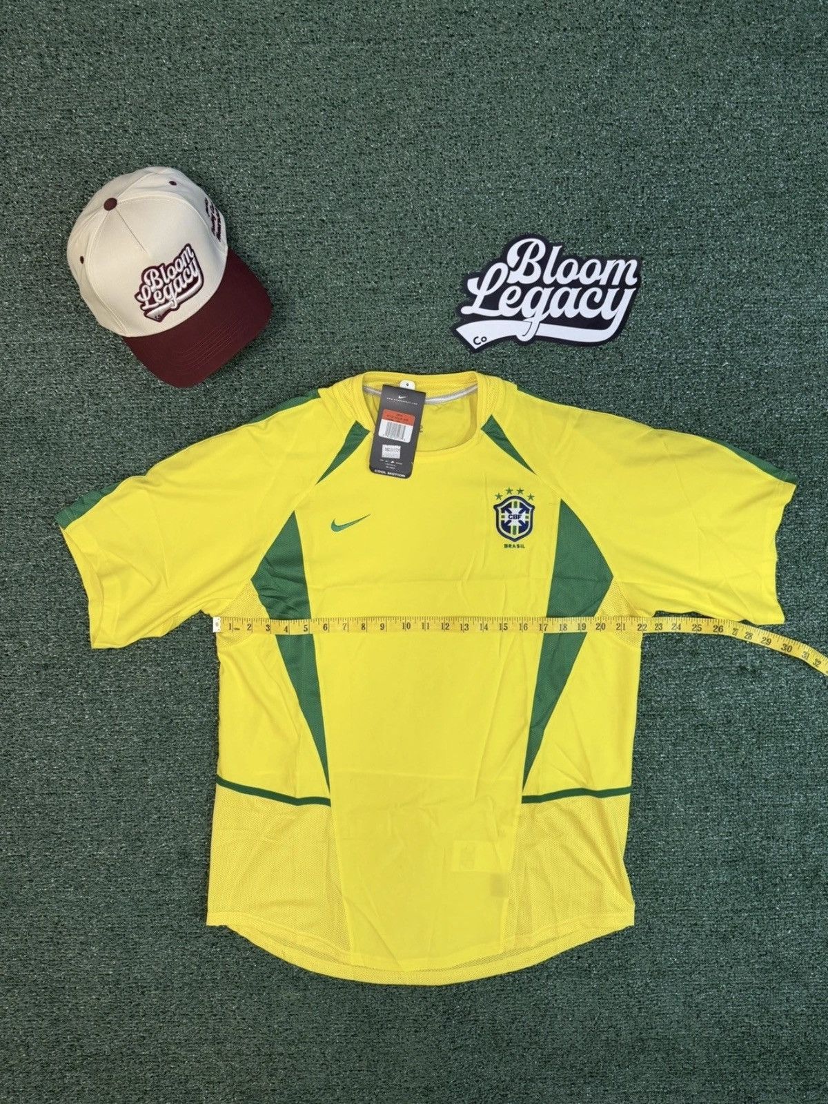 Nike Brazil 2002 Home Shirt - Authentic Nike PLAYER ISSUE - BNWT Size US L / EU 52-54 / 3 - 6 Thumbnail