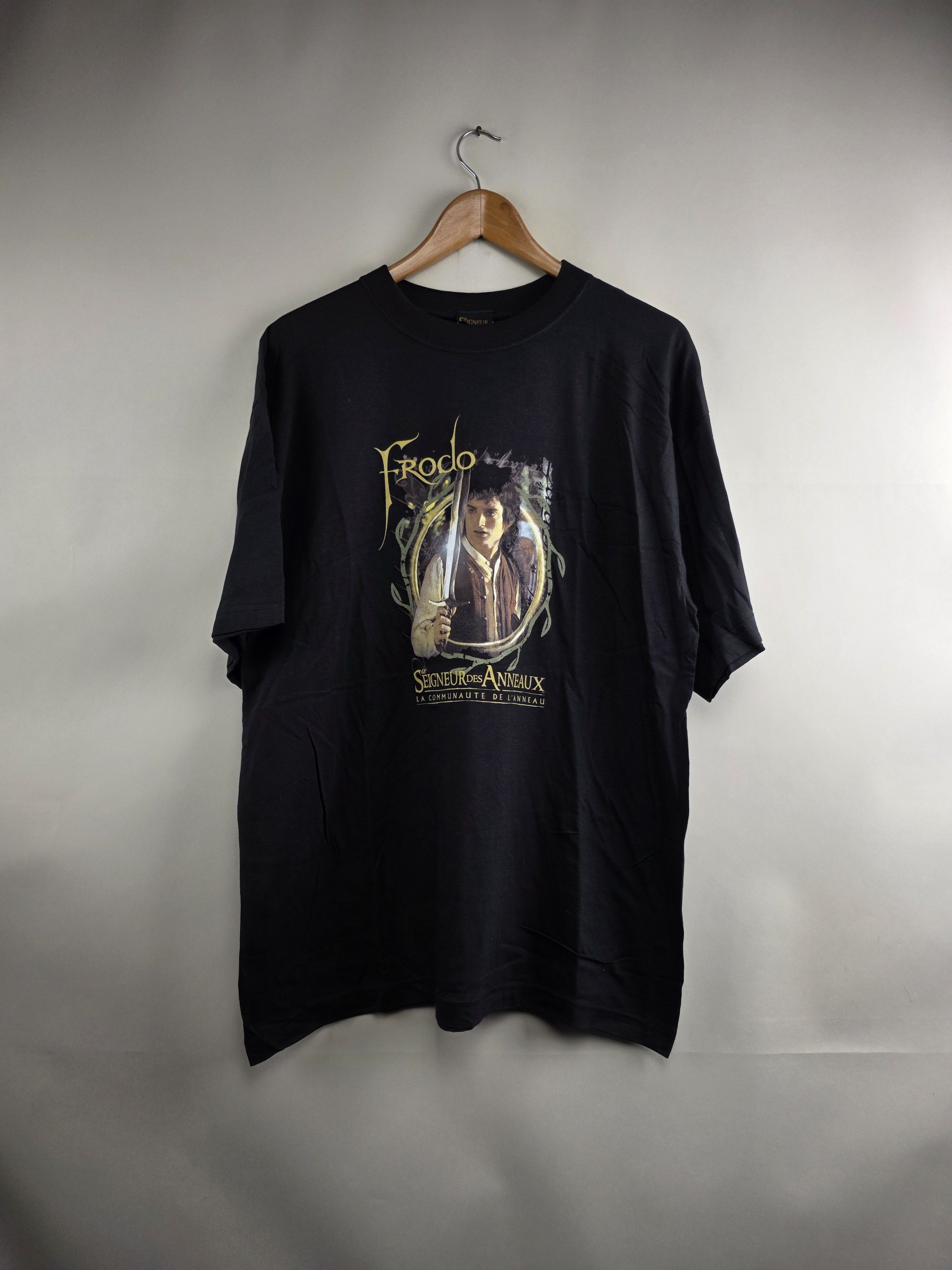 Disney × Vintage 2001 The lord of the rings Frodo XL 23" 29.5" Size US XL / EU 56 / 4 - 1 Thumbnail