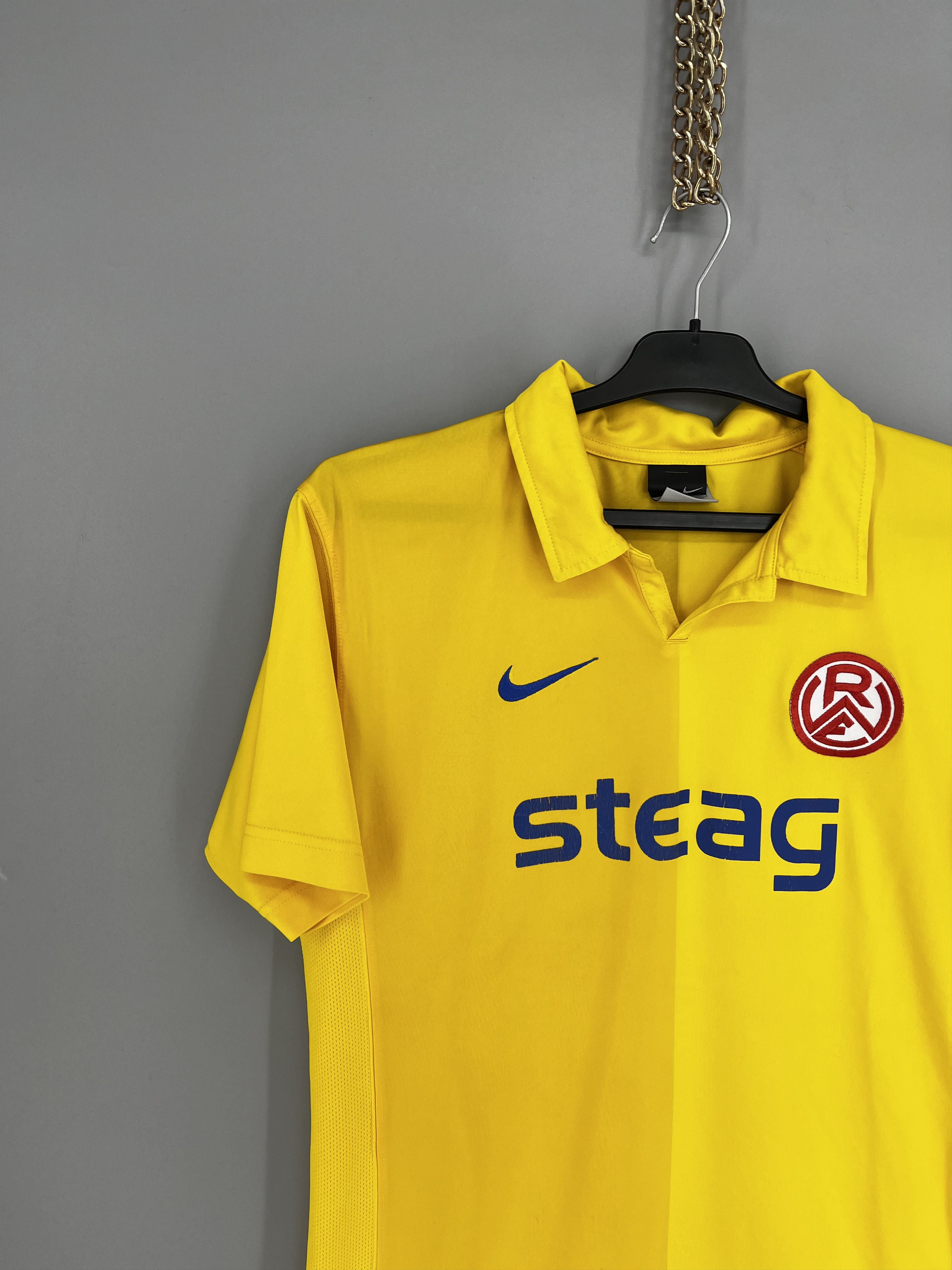 Nike Vintage Nike Rot Weiss Essen RWE Yellow Rare Jersey Shirt Size US XS / EU 42 / 0 - 4 Thumbnail
