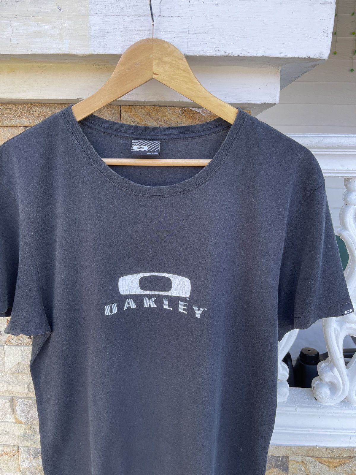 Oakley Rare🔥Vintage 09’OAKLEY Center Logo T-Shirt Size US L / EU 52-54 / 3 - 3 Thumbnail