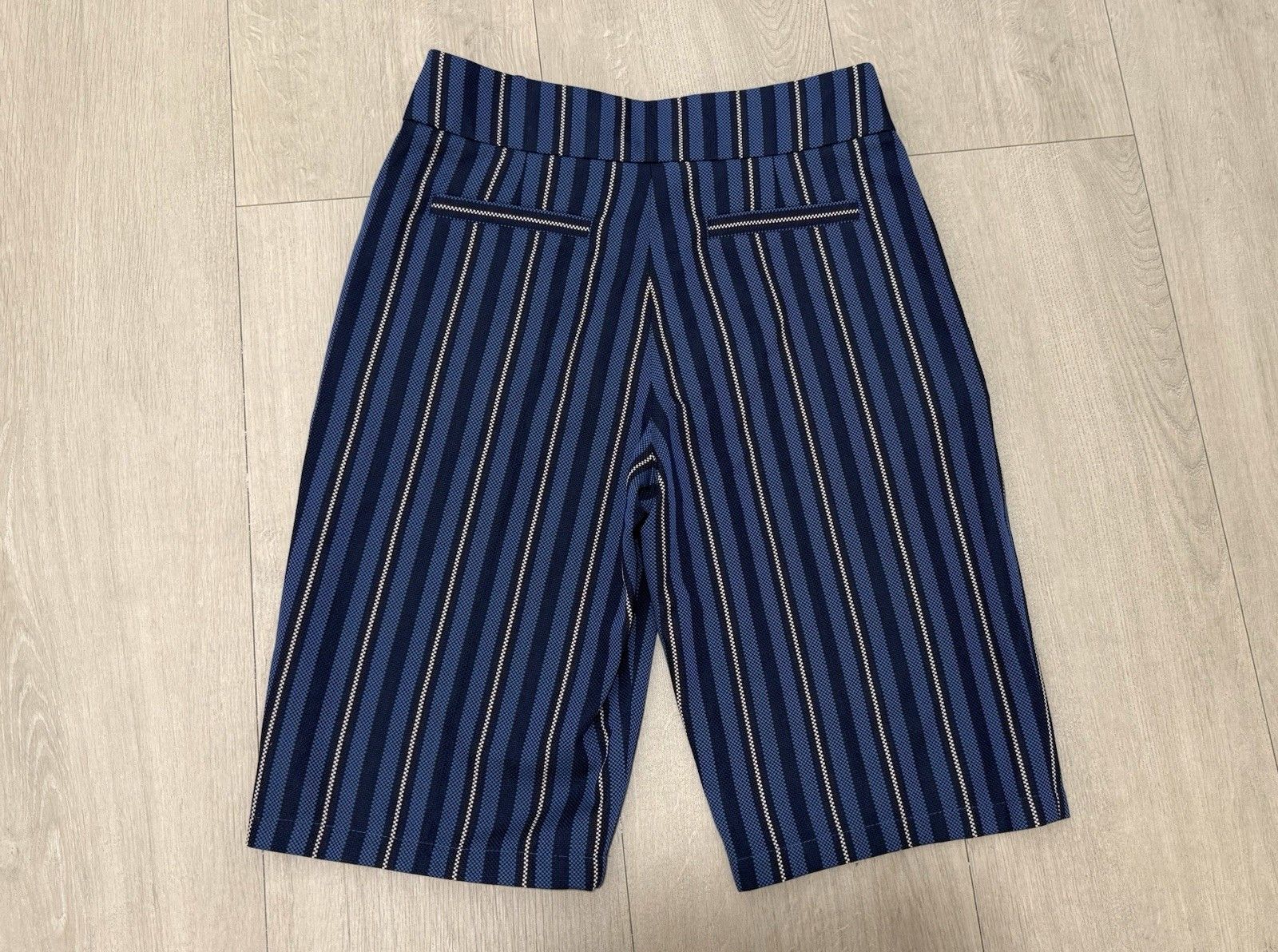 Burberry DDP Womens Burberry Stripped Shorts size IT-42 / US-8 Size 28" / US 6 / IT 42 - 4 Thumbnail