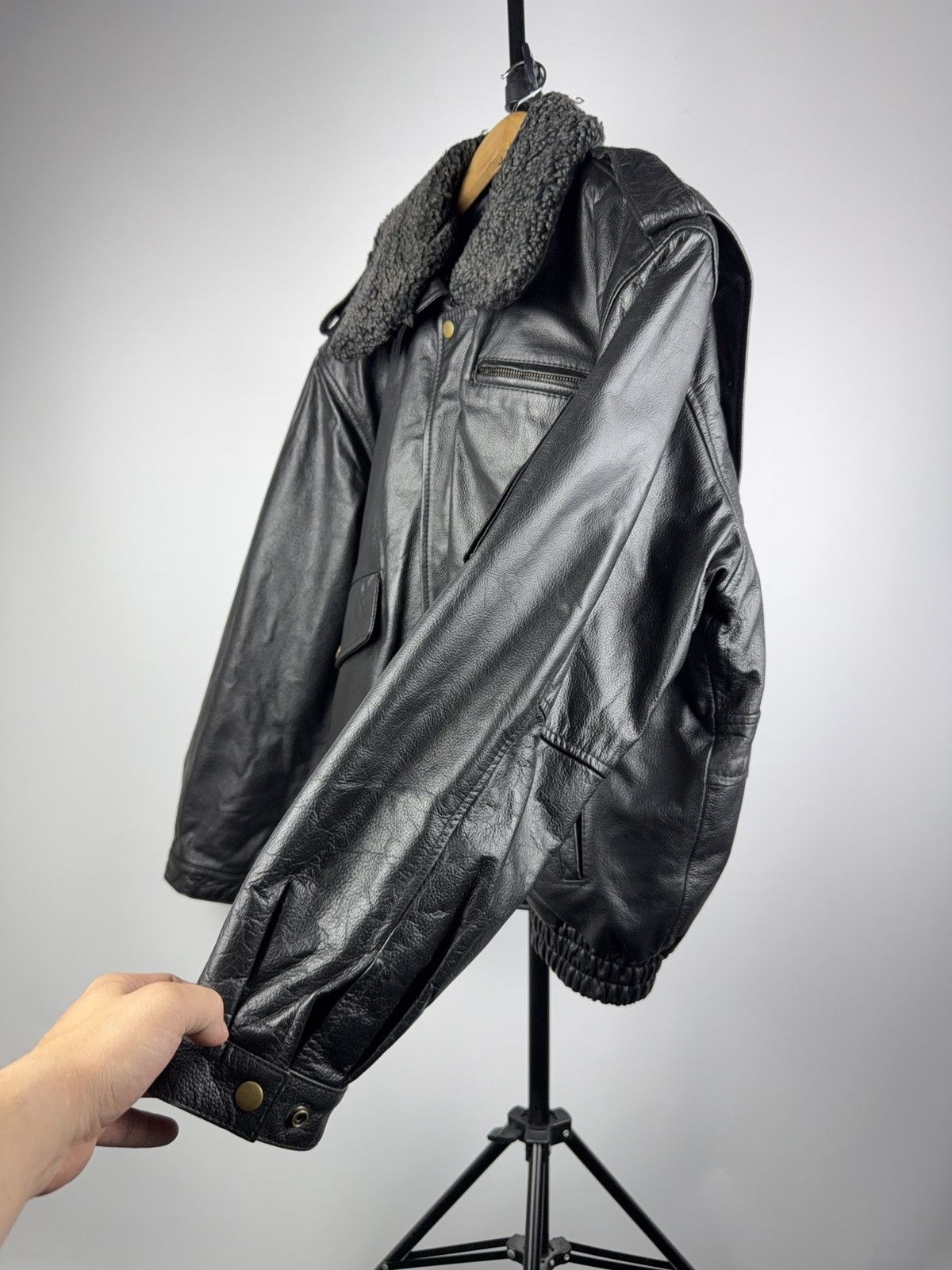 Japanese Brand Vintage 90s Military Army USA Leather Bomber Flight Jacket Size US L / EU 52-54 / 3 - 3 Thumbnail