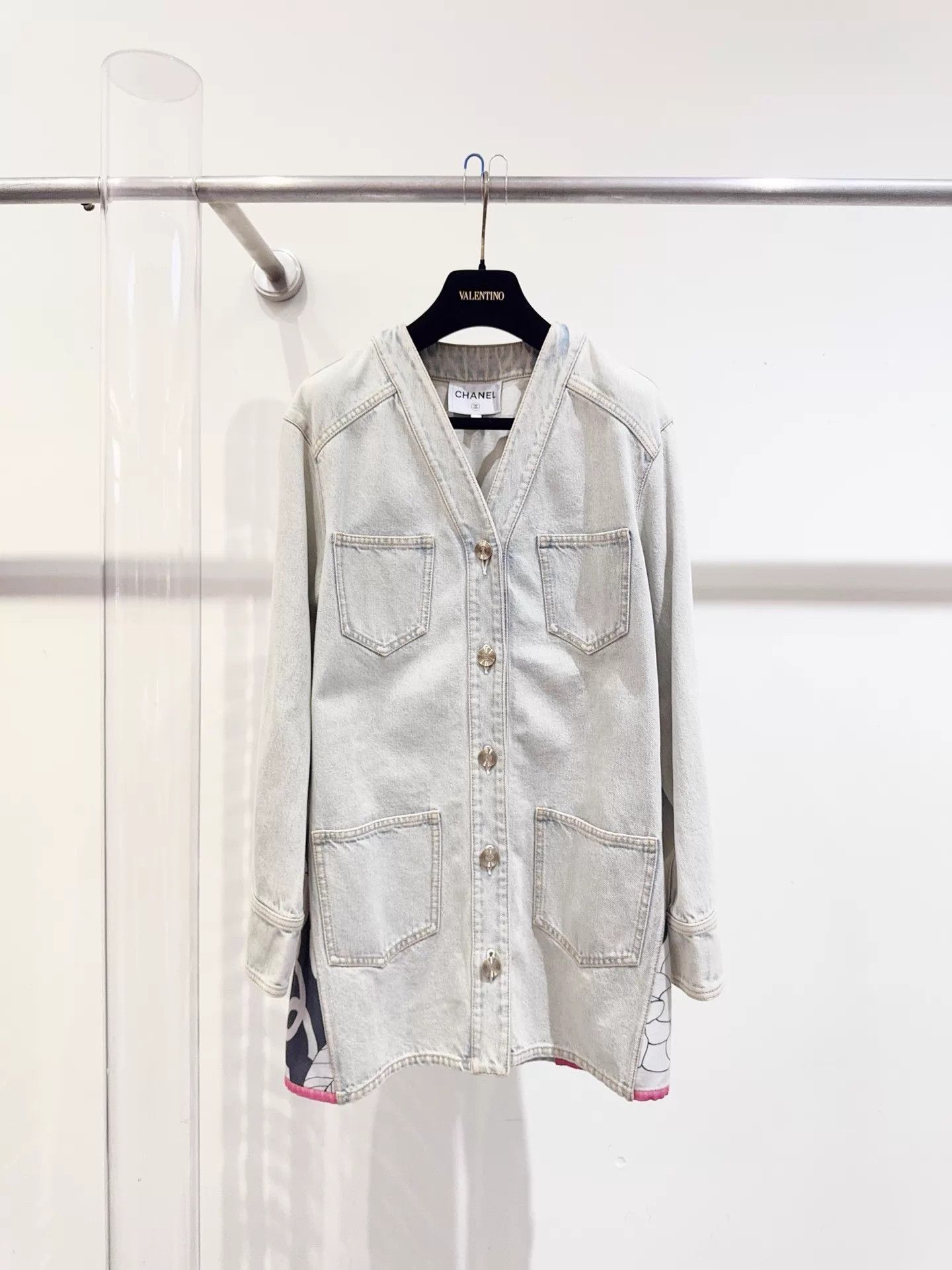Chanel Chanel Women's Vintage Wash Denim Jacket 34 Size XS / US 0-2 / IT 36-38 - 1 Thumbnail