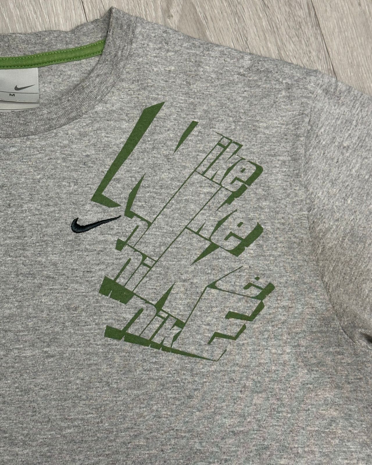 Nike Vintage Y2K Nike Embroidered Swoosh Gray T-Shirt Size Medium Size US M / EU 48-50 / 2 - 3 Thumbnail