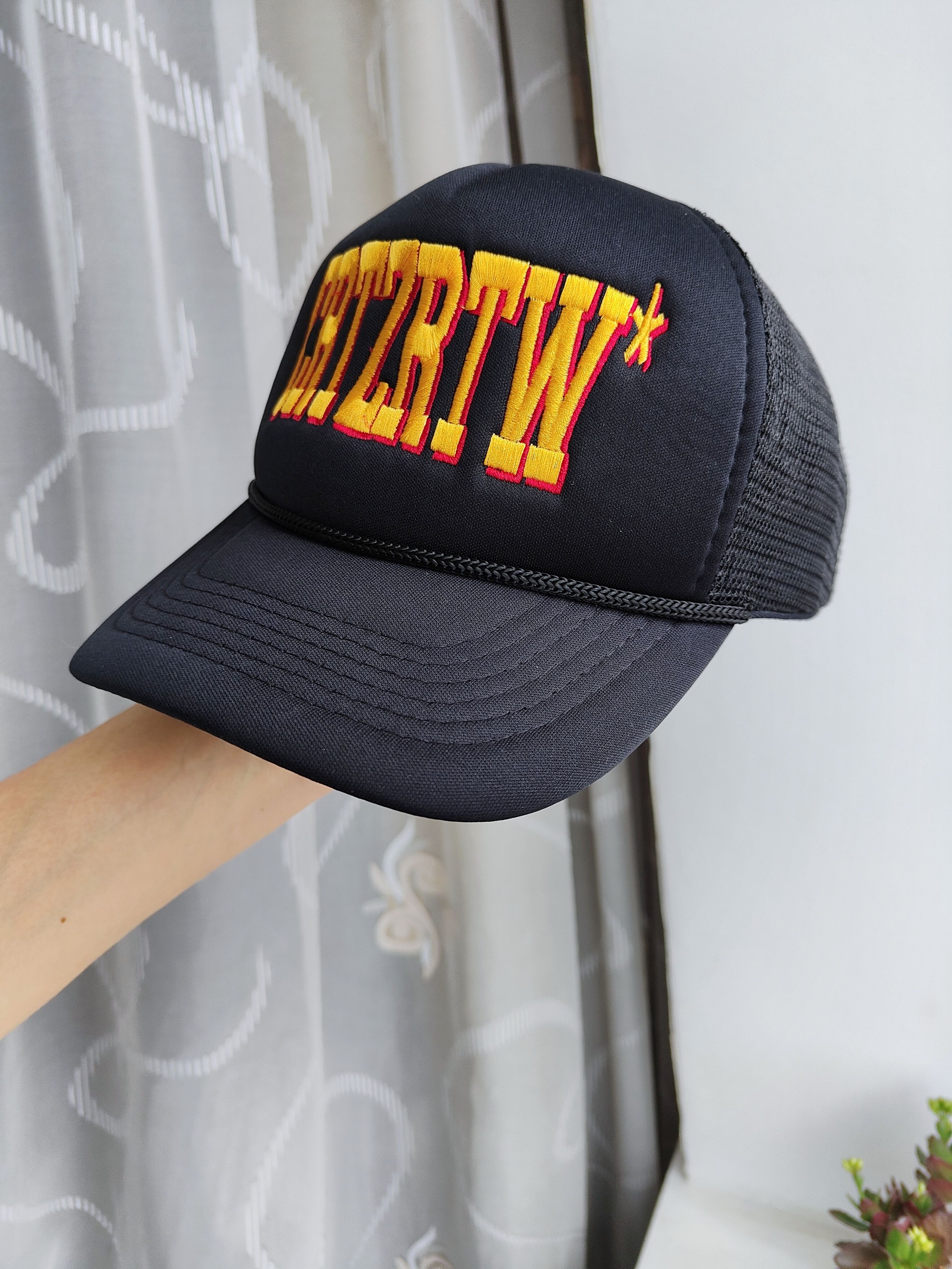 Corteiz Vintage Corteiz Trucker Cap CRTZRRTW Cap Size ONE SIZE - 3 Thumbnail