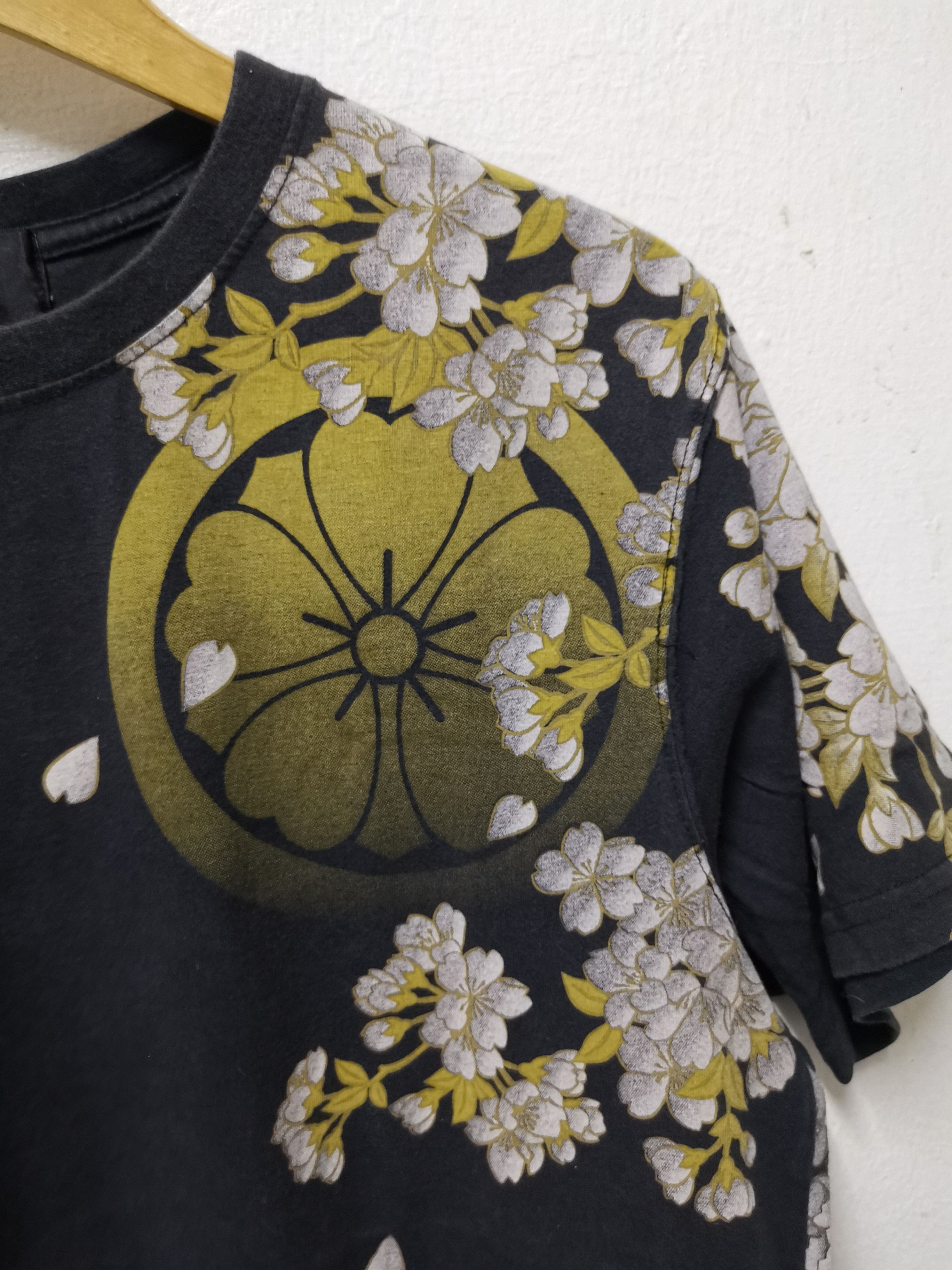 Japanese Brand Japanesse karakuri tshirt nice backprint design Size US M / EU 48-50 / 2 - 7 Thumbnail