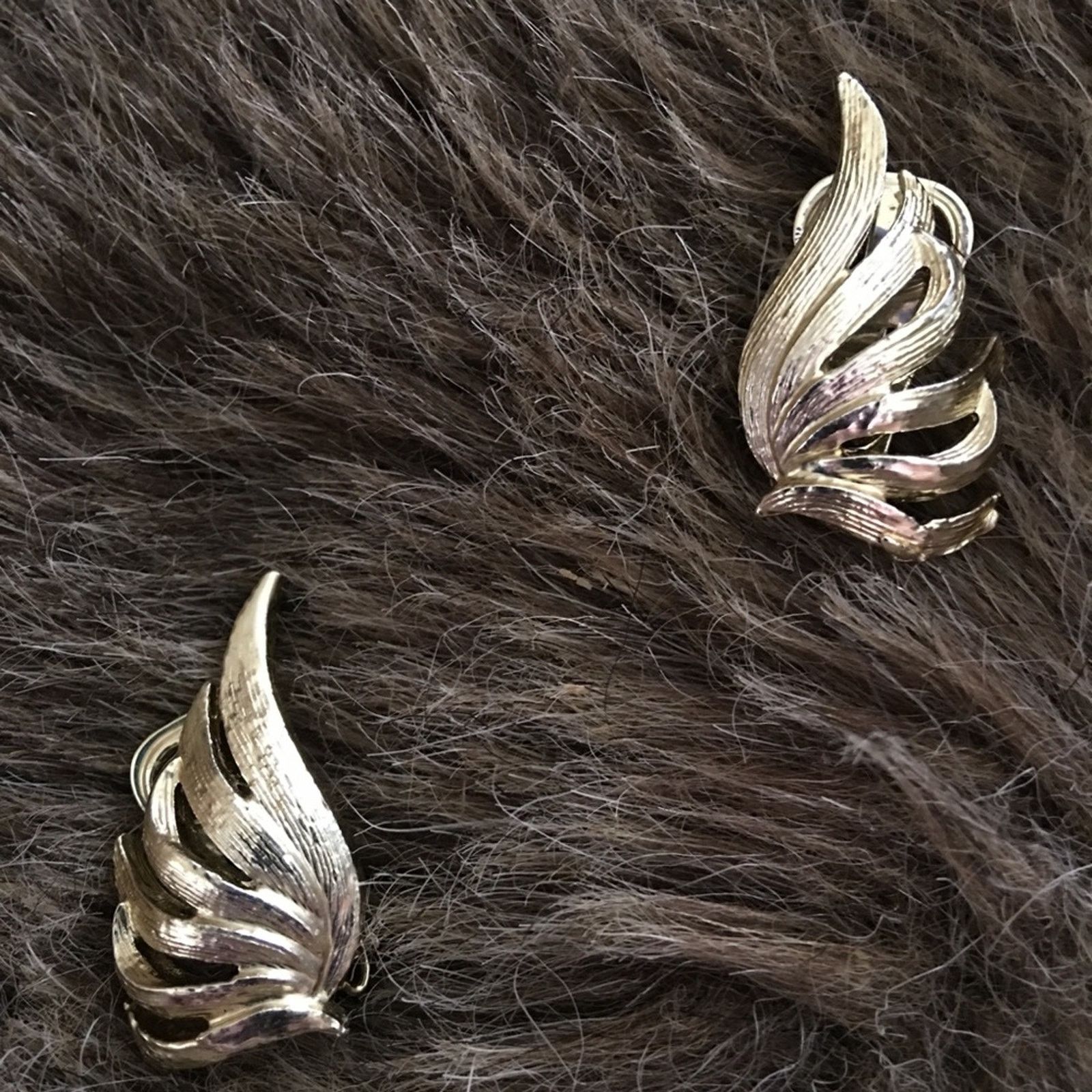 Vintage Vintage 60s Coro textured gold tone jewelry set Size ONE SIZE - 2 Thumbnail