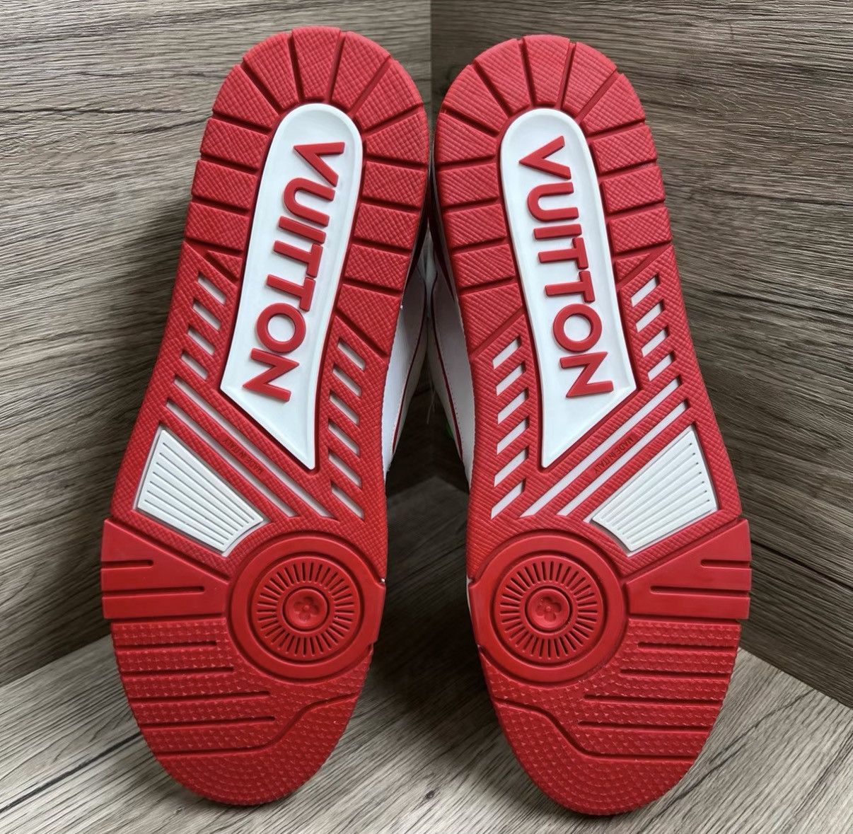 Louis Vuitton Louis Vuitton Trainer Green & Red Sneakers J41 Size US 9.5 / EU 42-43 - 6 Thumbnail