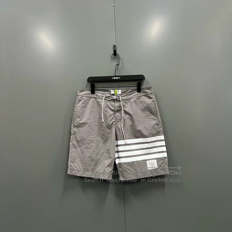 Thom Browne Thom Browne size 4 Classic striped drawstring shorts Size US 28 / EU 44 - 1 Thumbnail