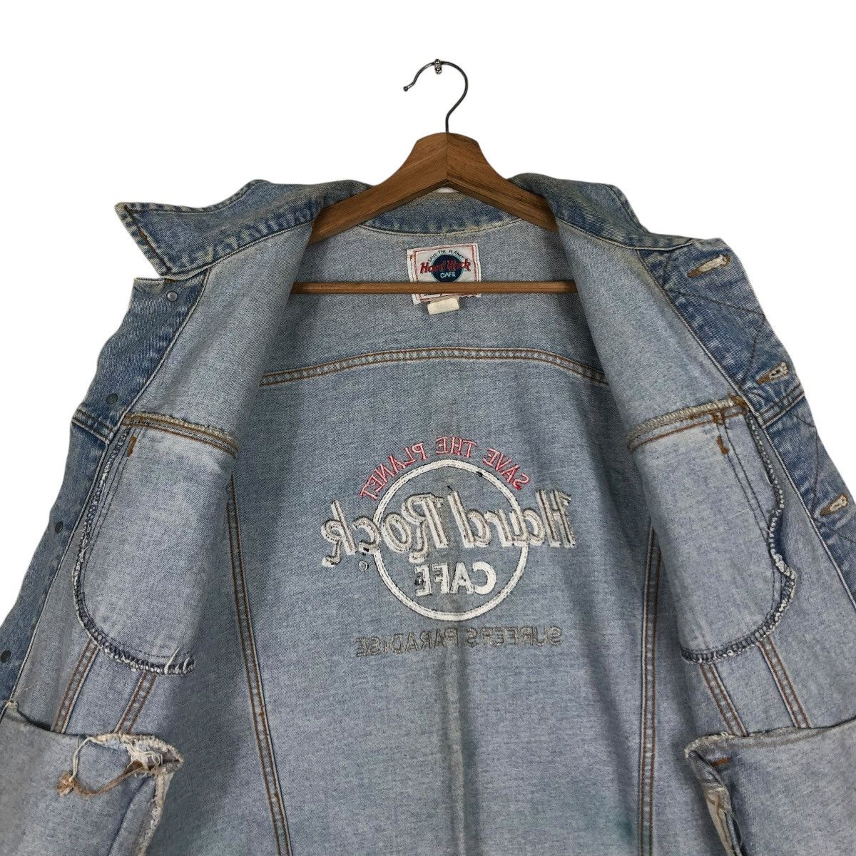 Japanese Brand 🔥VINTAGE DENIM TRUCKER JACKET HARD ROCK CAFE BIG LOGO Size US XL / EU 56 / 4 - 16 Thumbnail