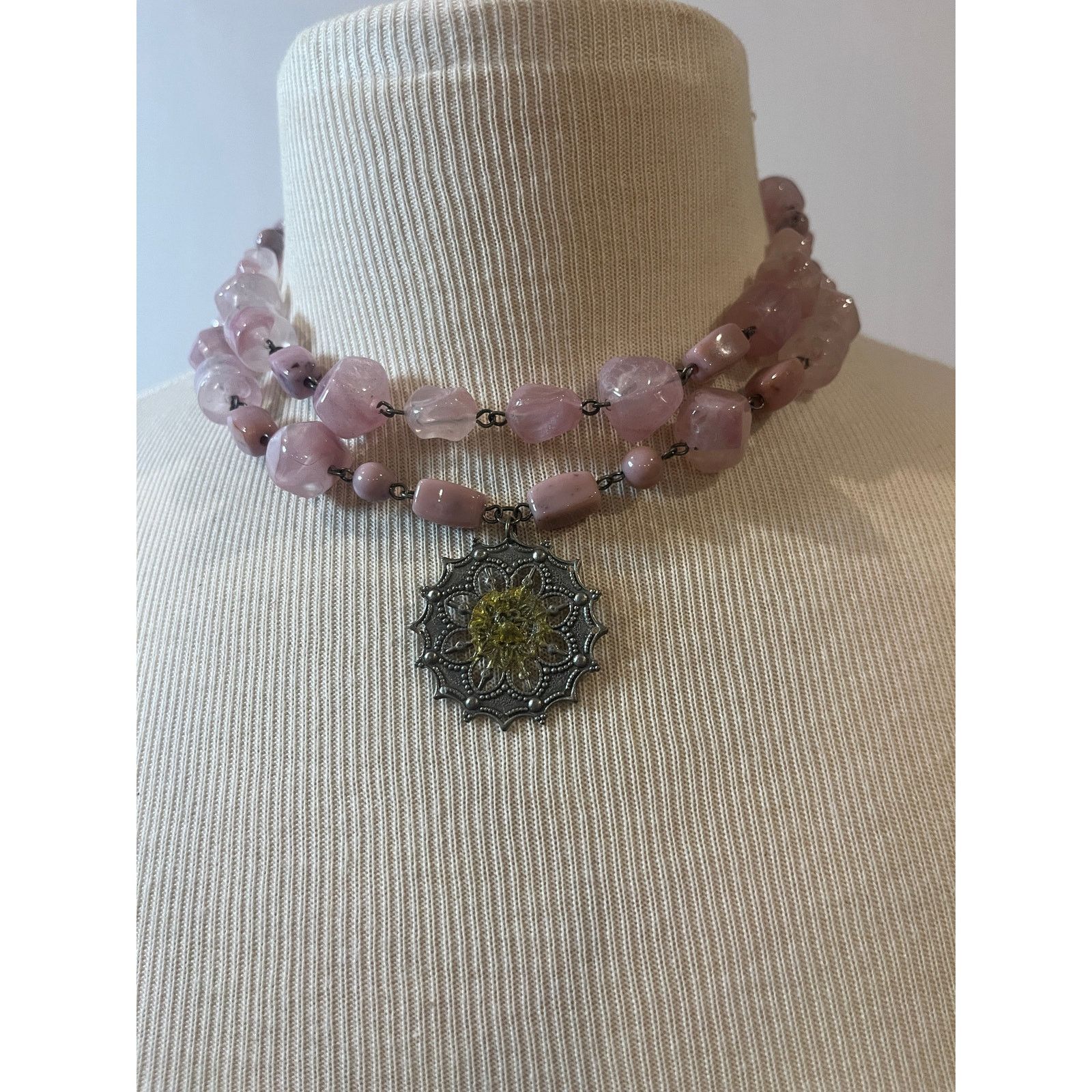 Other Vtg Rose Glass Bead Necklace Silver-tone Filigree Pendant Size ONE SIZE - 7 Thumbnail